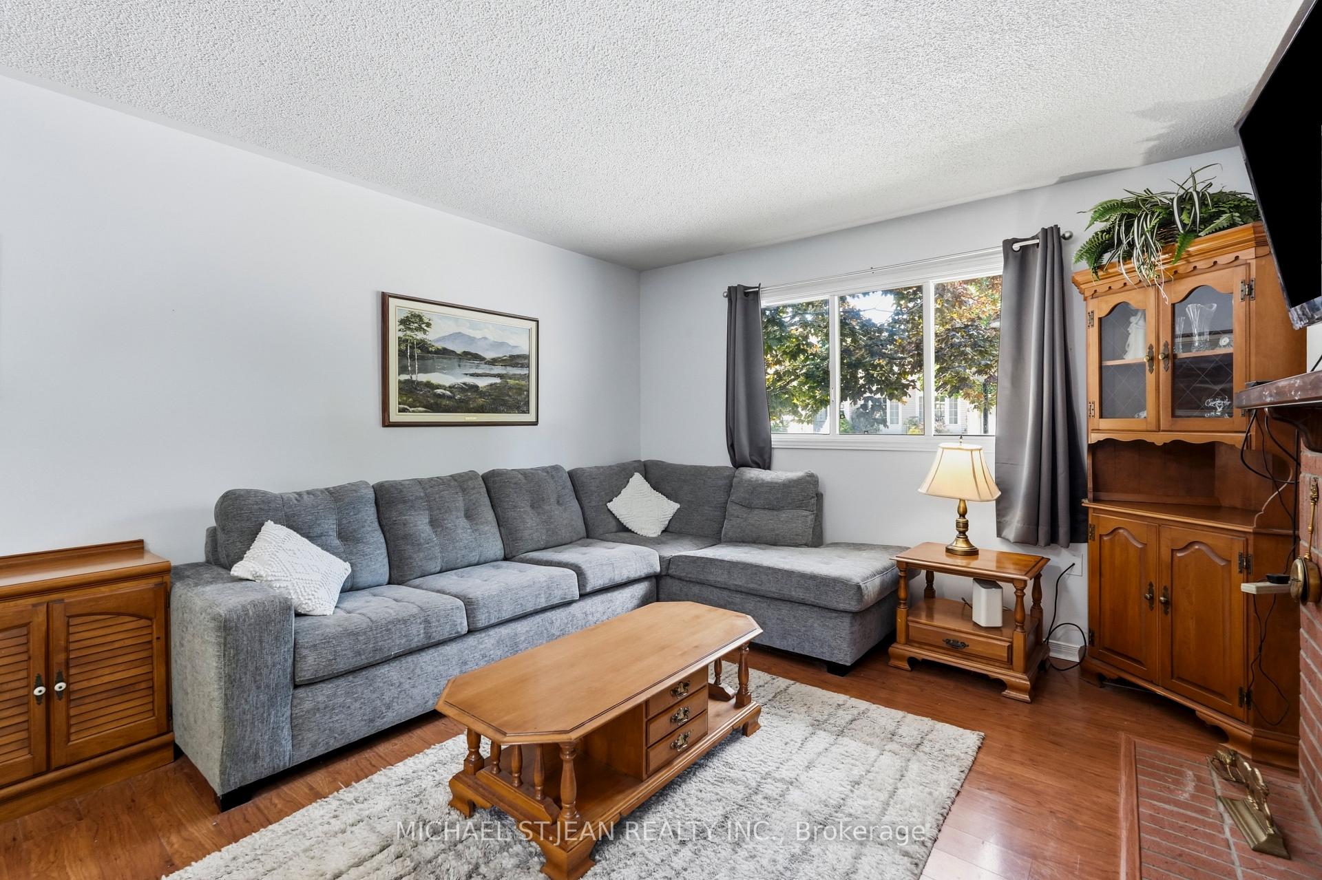Photo 8 of 225 Silverbirch Boulevard, Hamilton, Rural Glanbrook — HOMEH