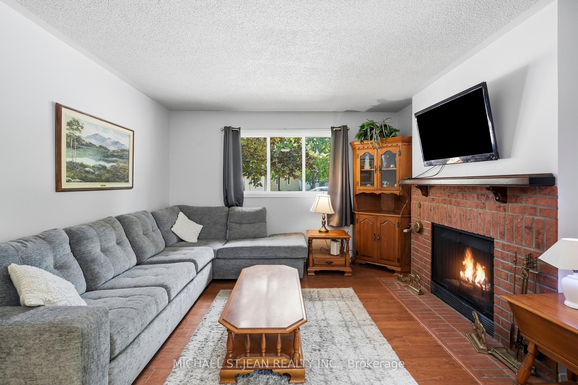 Photo 9 of 225 Silverbirch Boulevard, Hamilton, Rural Glanbrook — HOMEH