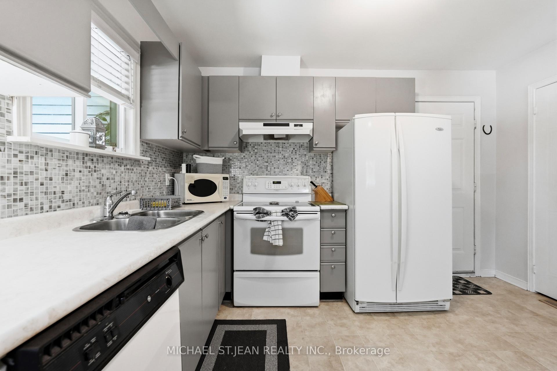 Photo 11 of 225 Silverbirch Boulevard, Hamilton, Rural Glanbrook — HOMEH