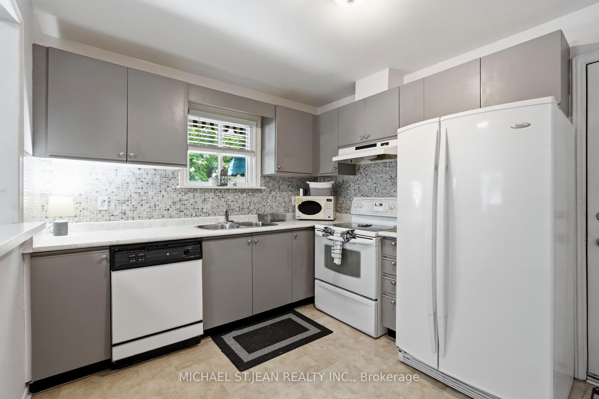 Photo 12 of 225 Silverbirch Boulevard, Hamilton, Rural Glanbrook — HOMEH