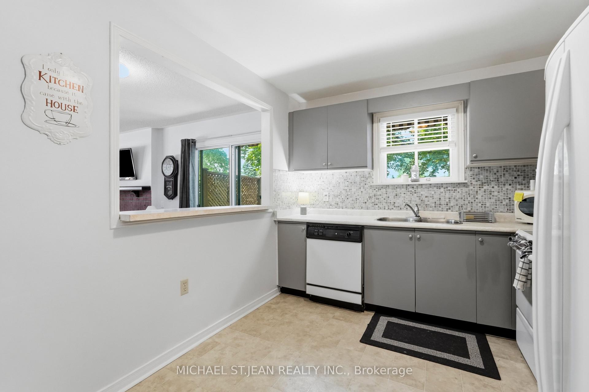 Photo 13 of 225 Silverbirch Boulevard, Hamilton, Rural Glanbrook — HOMEH