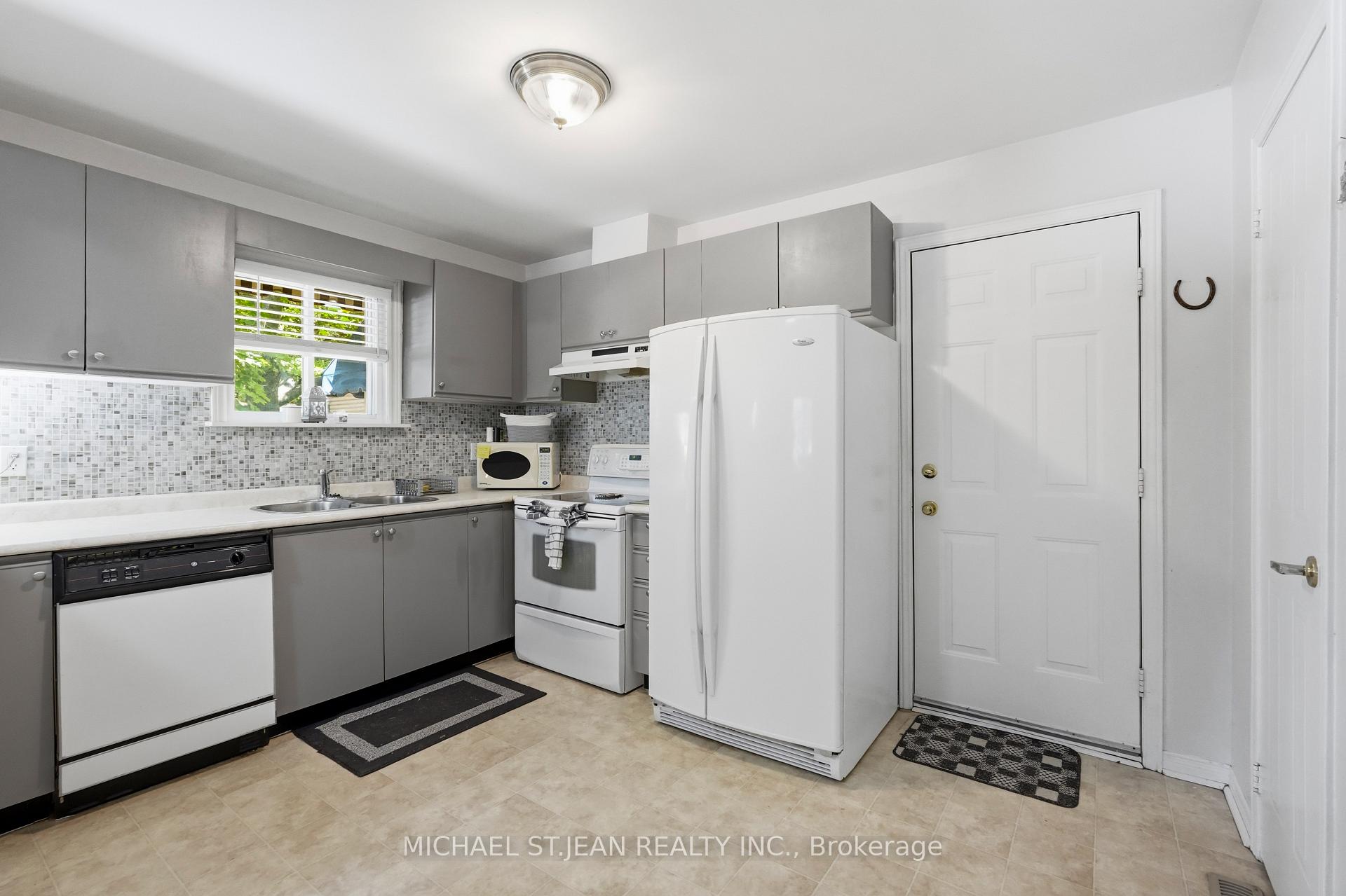 Photo 14 of 225 Silverbirch Boulevard, Hamilton, Rural Glanbrook — HOMEH