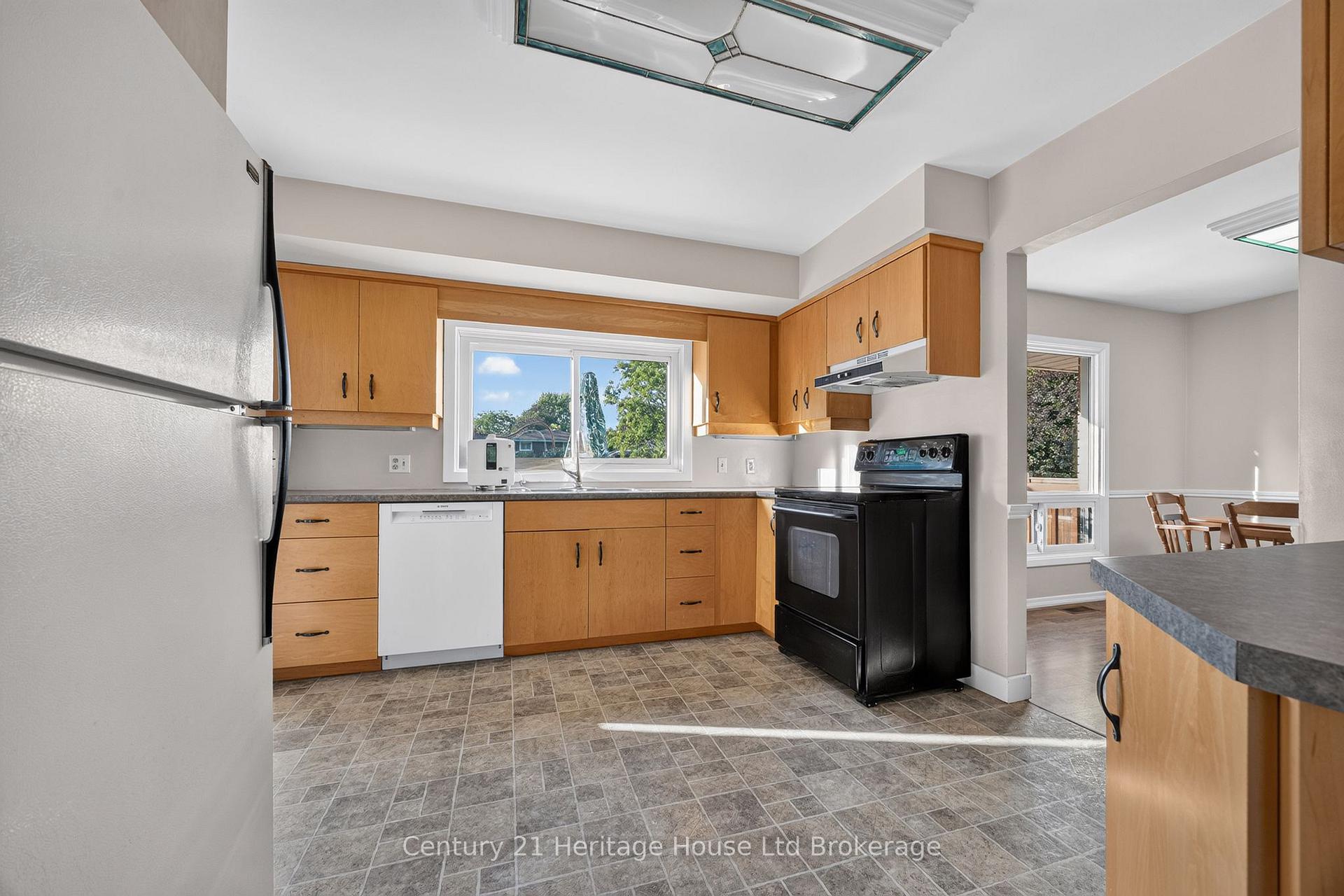 Photo 21 of 54 Glendale Drive, Tillsonburg — HOMEH
