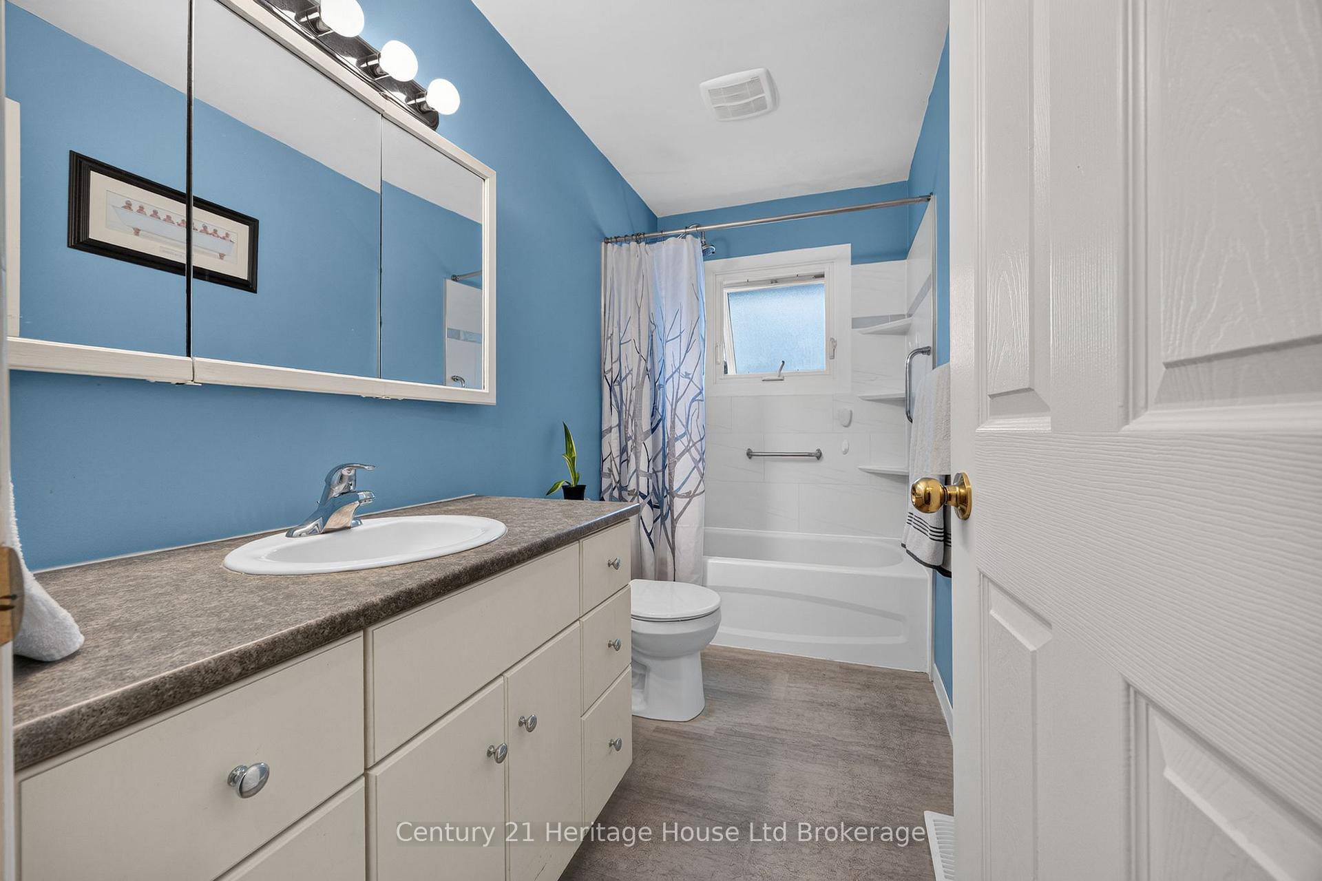 Photo 32 of 54 Glendale Drive, Tillsonburg — HOMEH