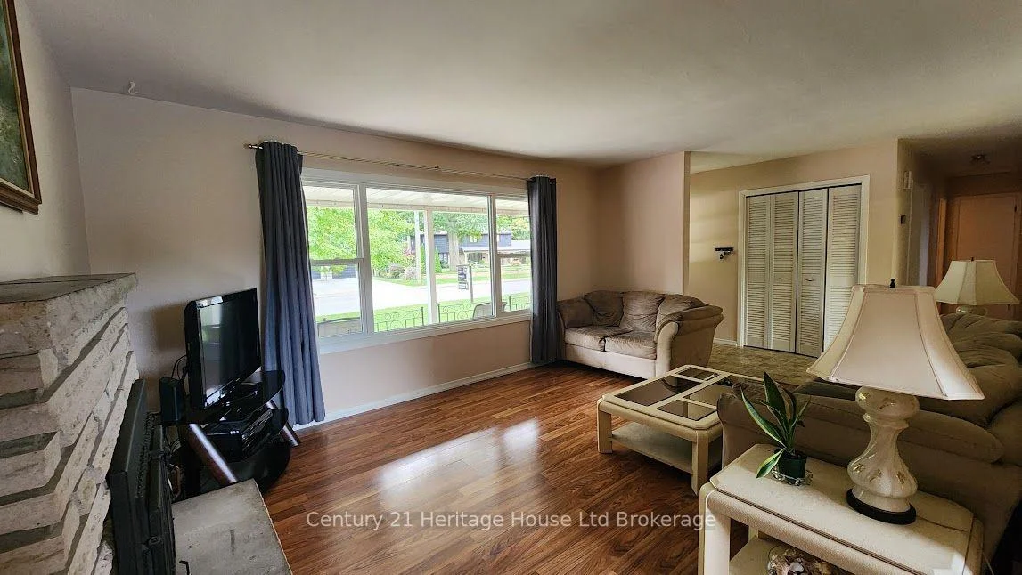 Photo 8 of 54 Glendale Drive, Tillsonburg — HOMEH