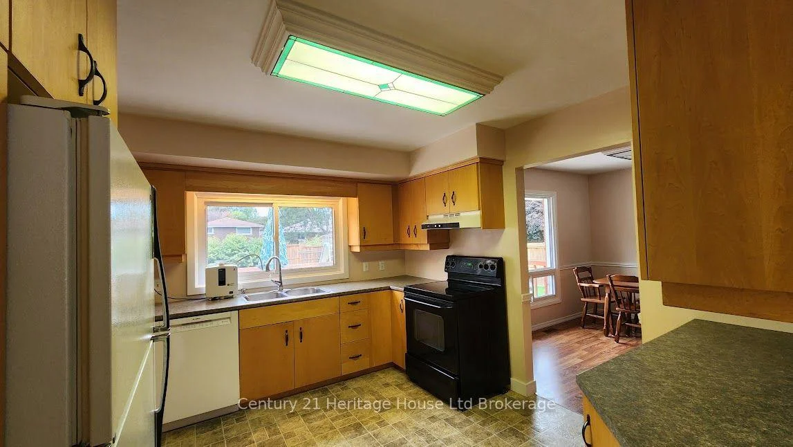 Photo 20 of 54 Glendale Drive, Tillsonburg — HOMEH