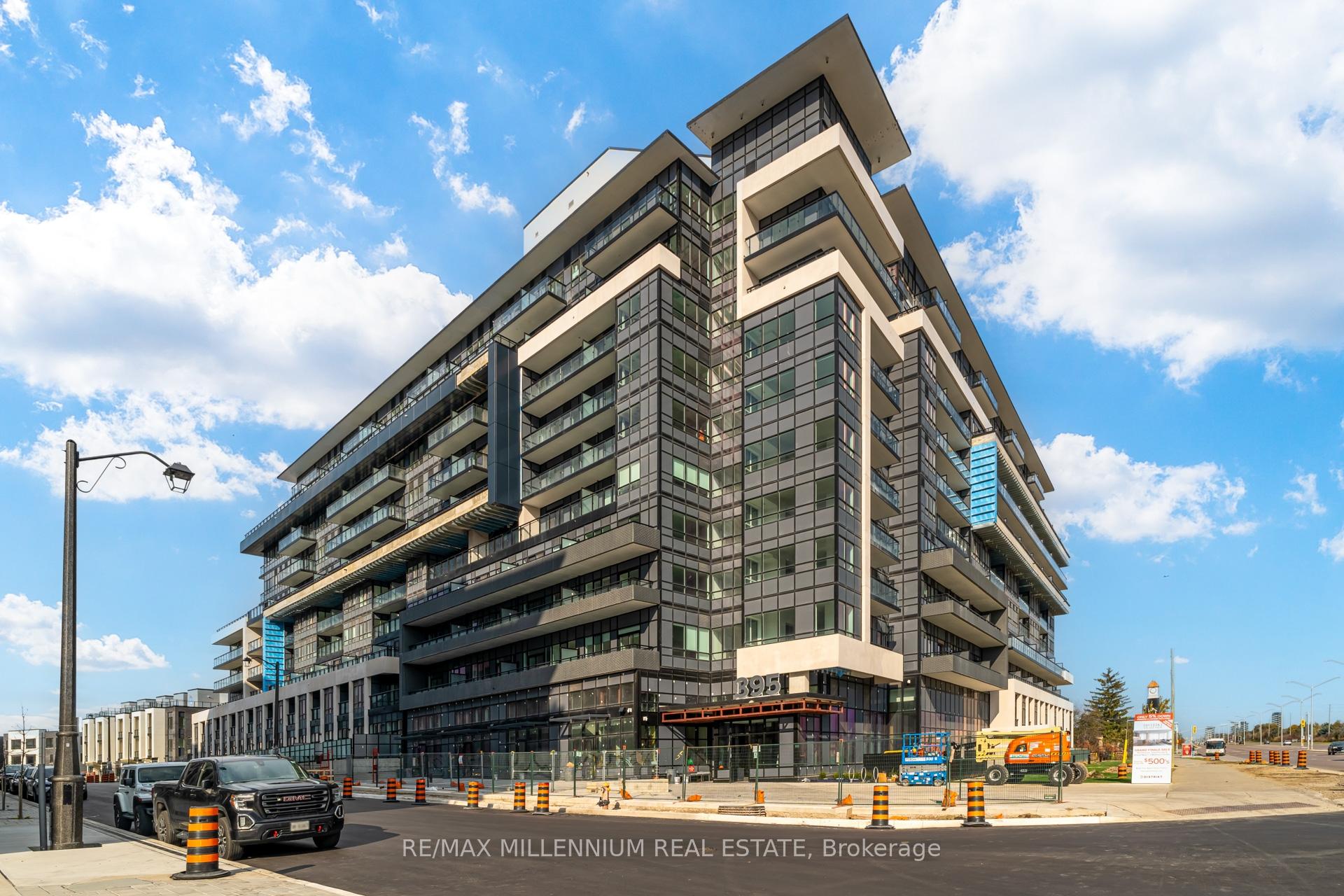 Front of Unit 531, 395 Dundas Street W