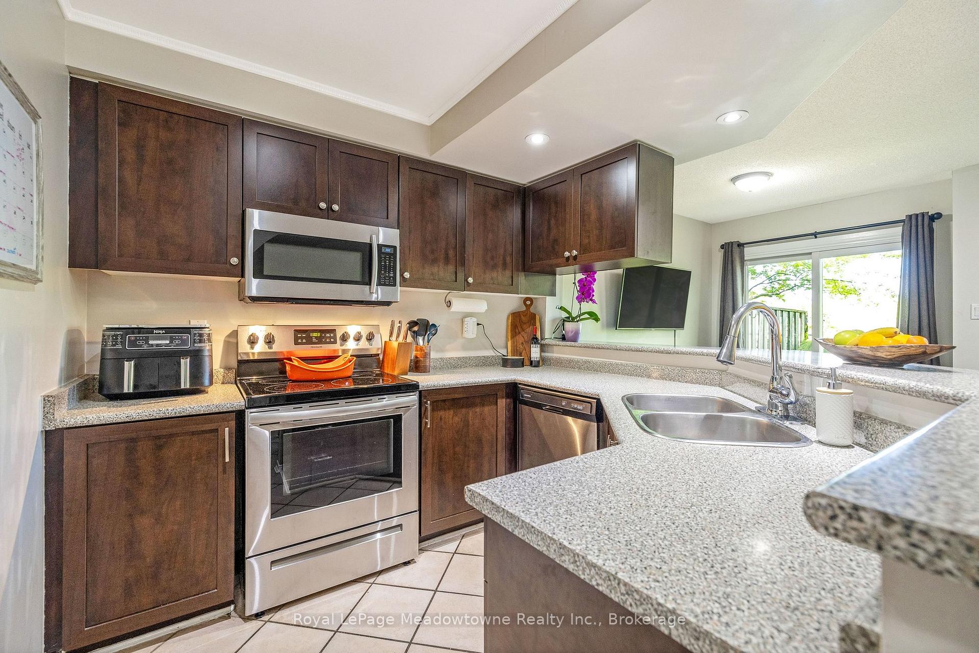 Photo 14 of Unit 40, 2960 Headon Forest Drive, Burlington, Headon — HOMEH