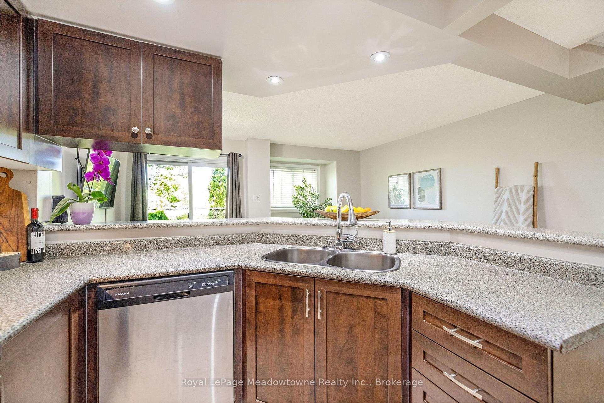 Photo 15 of Unit 40, 2960 Headon Forest Drive, Burlington, Headon — HOMEH