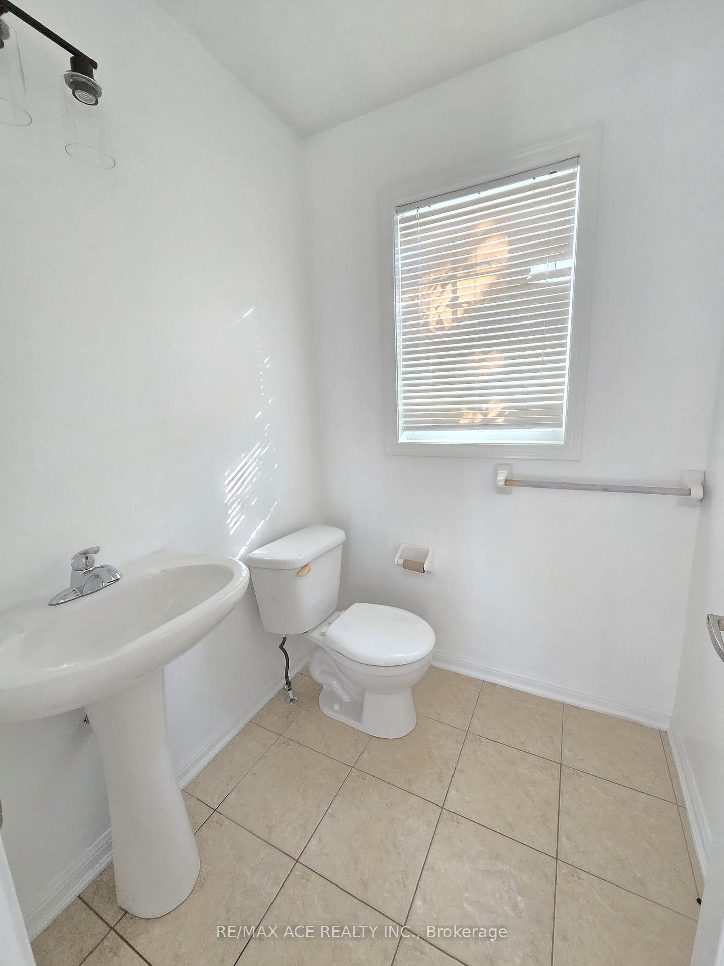Photo 5 of 901 Rigo Crossing Crescent, Milton, Willmott — HOMEH