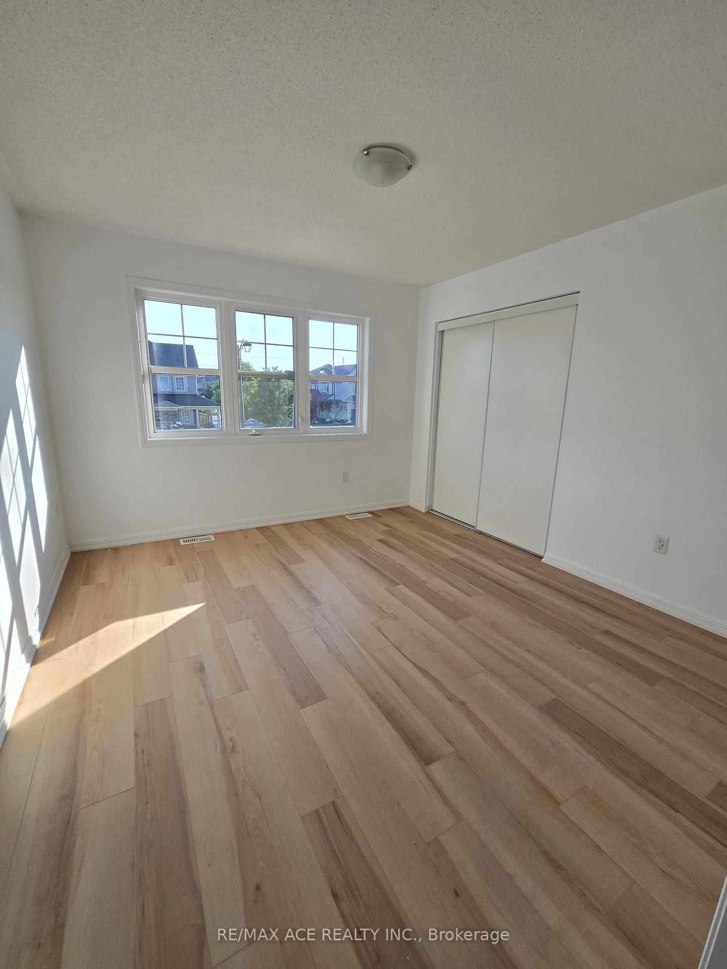 Photo 13 of 901 Rigo Crossing Crescent, Milton, Willmott — HOMEH