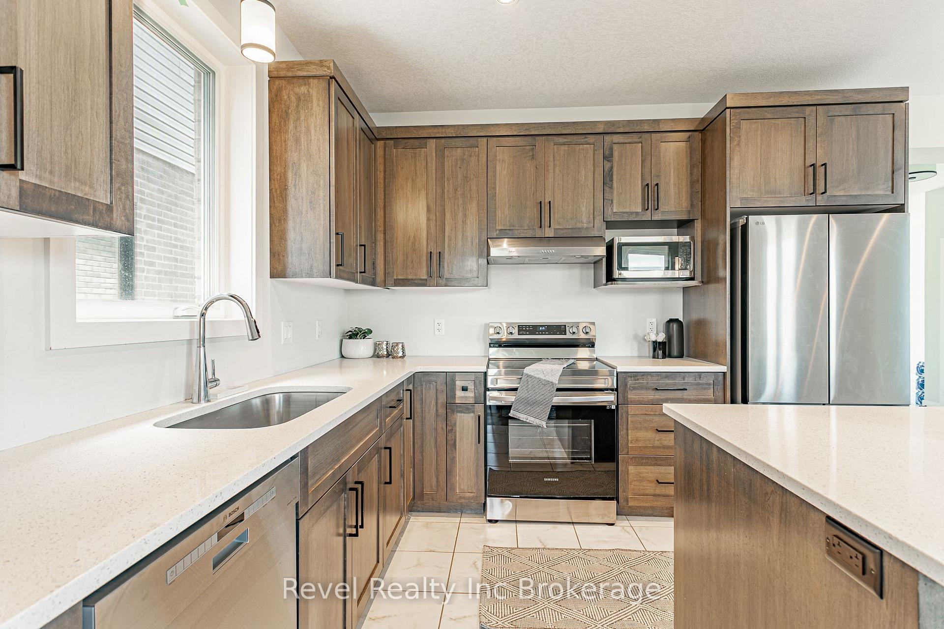Photo 12 of 32 Sutherland Crescent, Ingersoll, Ingersoll - South — HOMEH