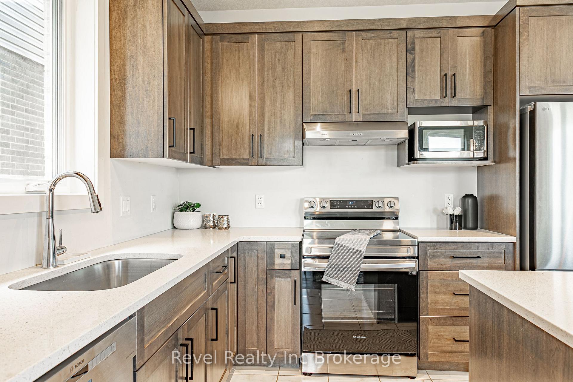 Photo 13 of 32 Sutherland Crescent, Ingersoll, Ingersoll - South — HOMEH