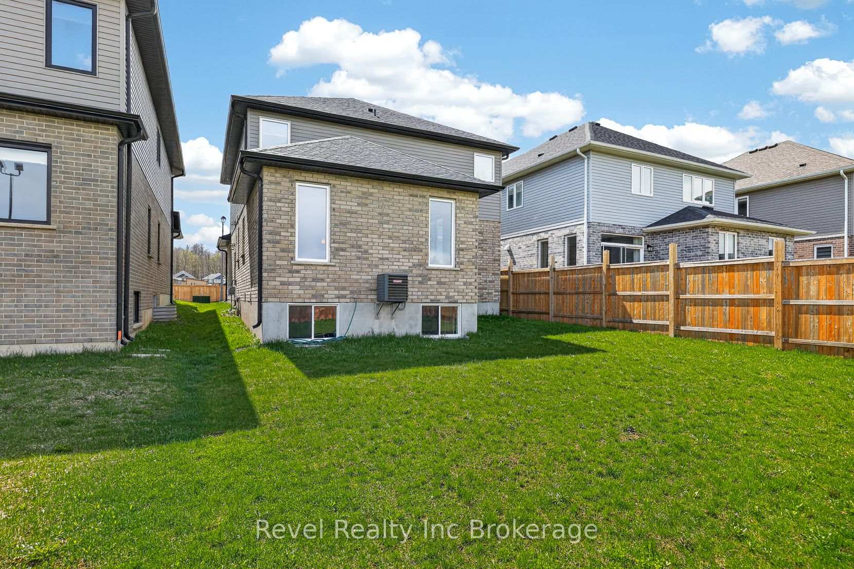 Photo 39 of 32 Sutherland Crescent, Ingersoll, Ingersoll - South — HOMEH