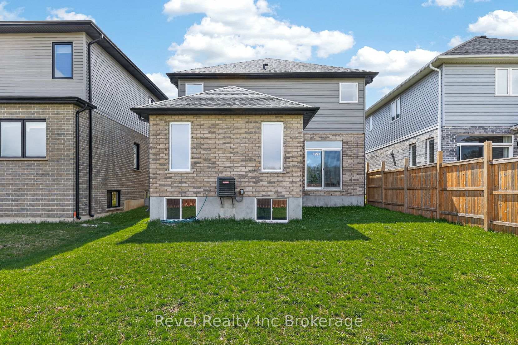 Photo 40 of 32 Sutherland Crescent, Ingersoll, Ingersoll - South — HOMEH