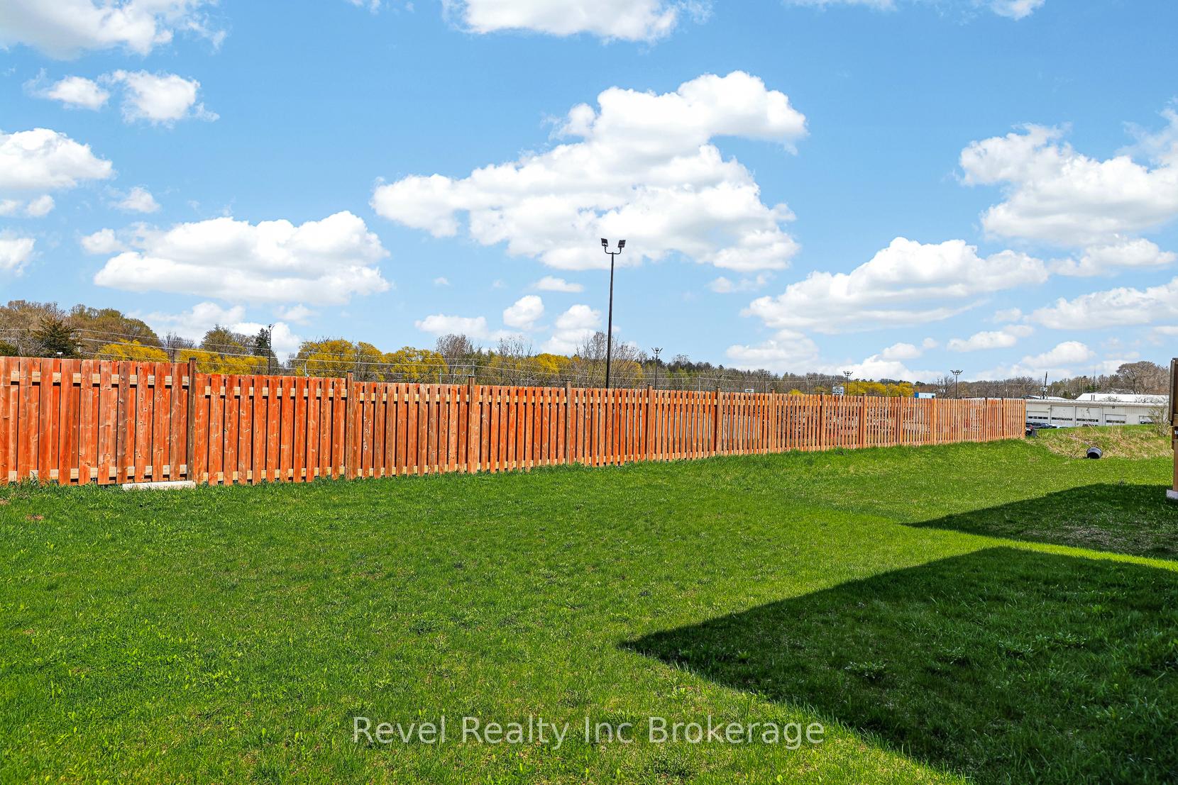 Photo 41 of 32 Sutherland Crescent, Ingersoll, Ingersoll - South — HOMEH