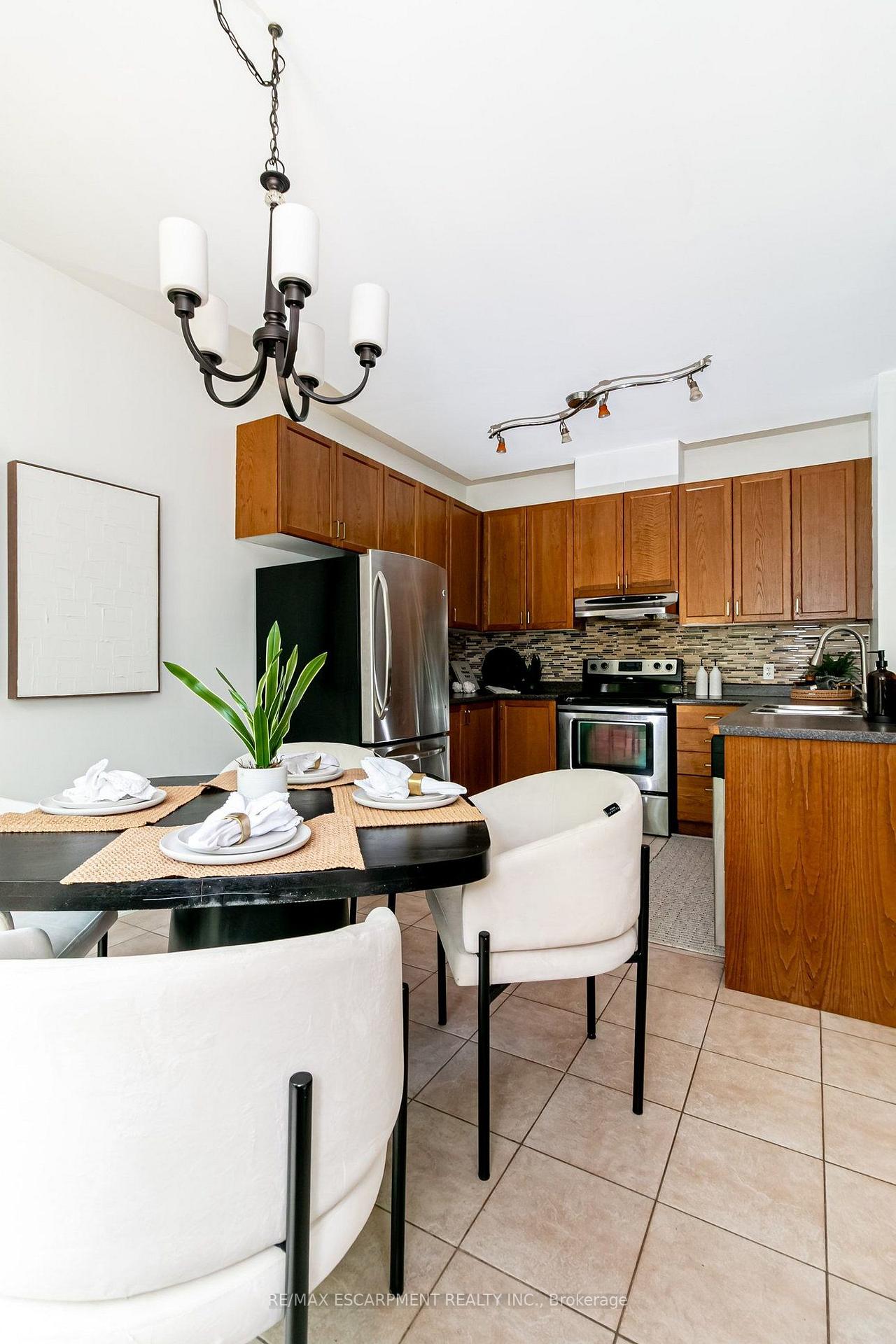 Photo 19 of 58 Peachwood Crescent, Hamilton, Stoney Creek — HOMEH