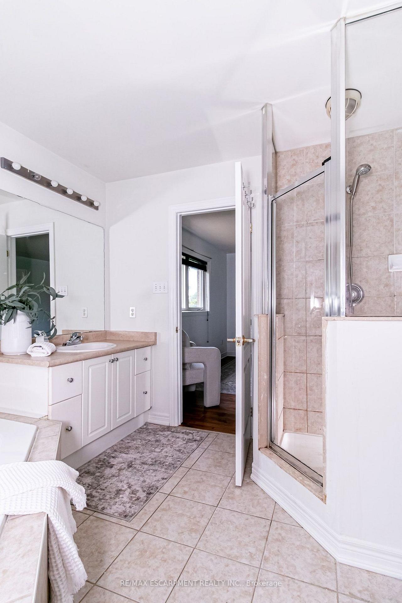 Photo 29 of 58 Peachwood Crescent, Hamilton, Stoney Creek — HOMEH