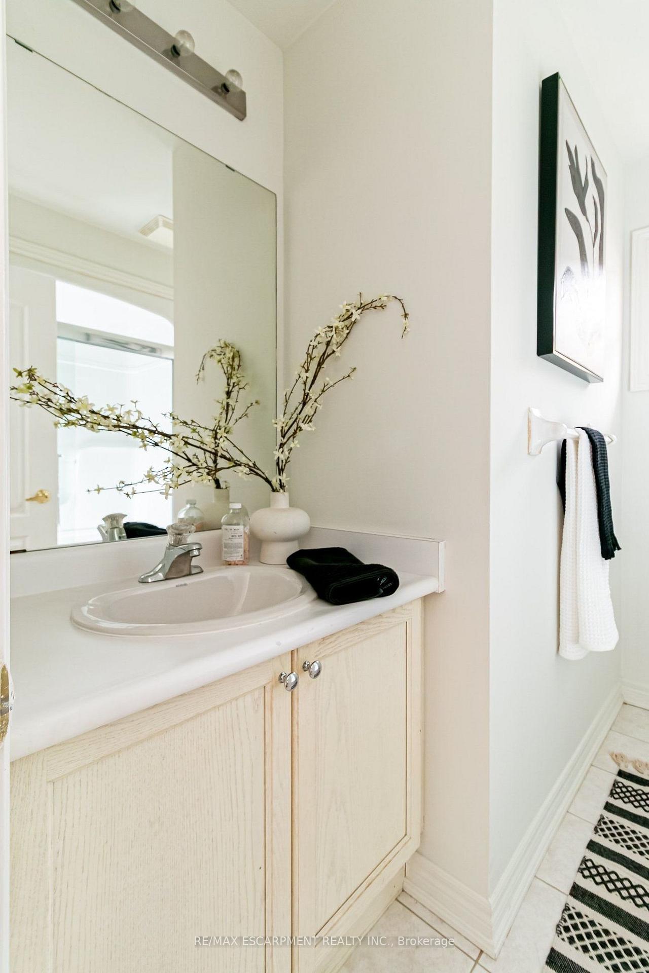 Photo 33 of 58 Peachwood Crescent, Hamilton, Stoney Creek — HOMEH