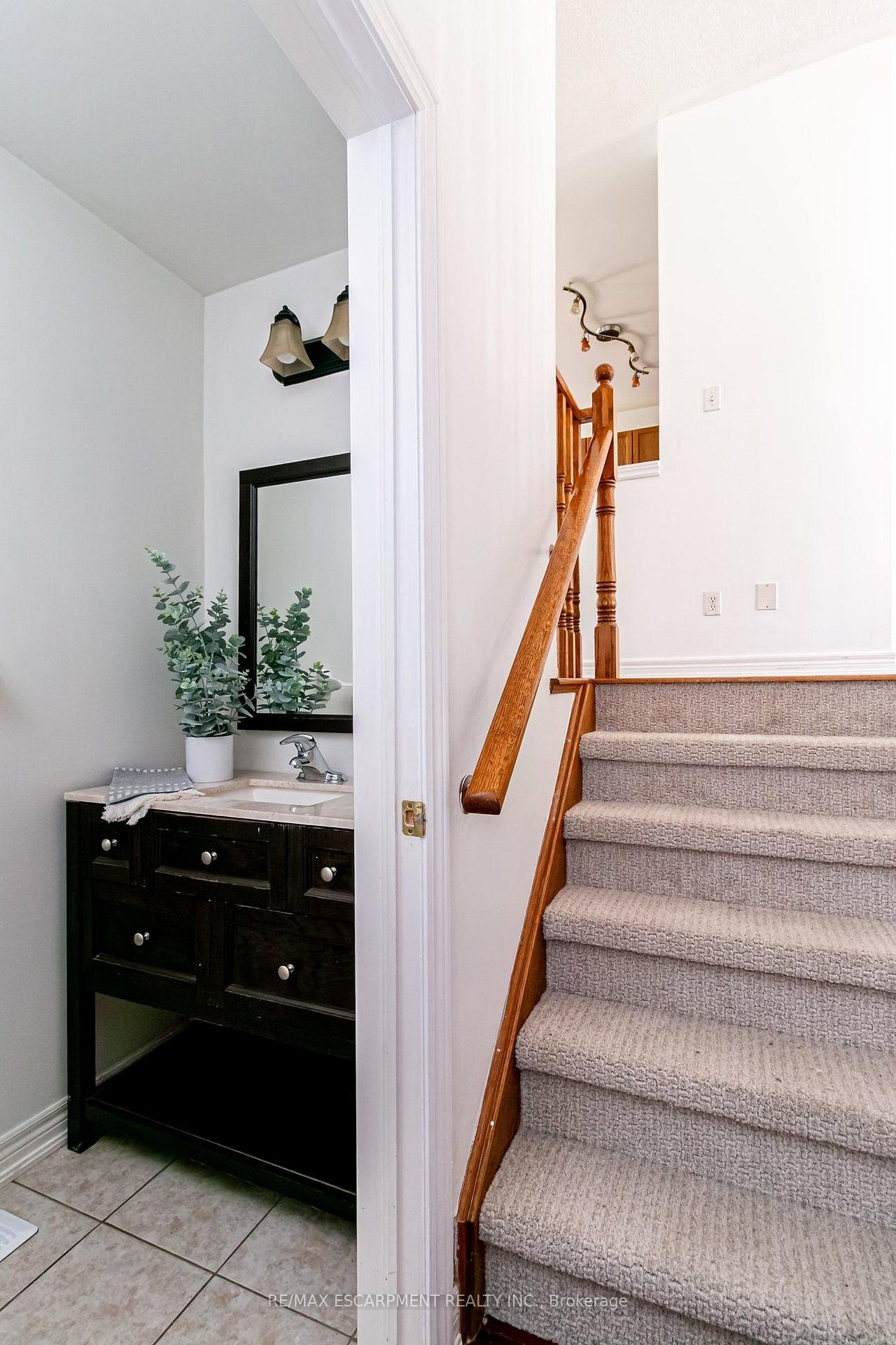 Photo 38 of 58 Peachwood Crescent, Hamilton, Stoney Creek — HOMEH