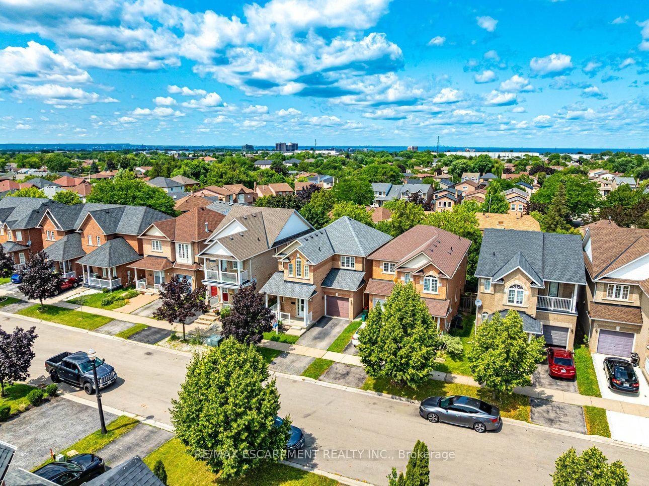 Photo 45 of 58 Peachwood Crescent, Hamilton, Stoney Creek — HOMEH