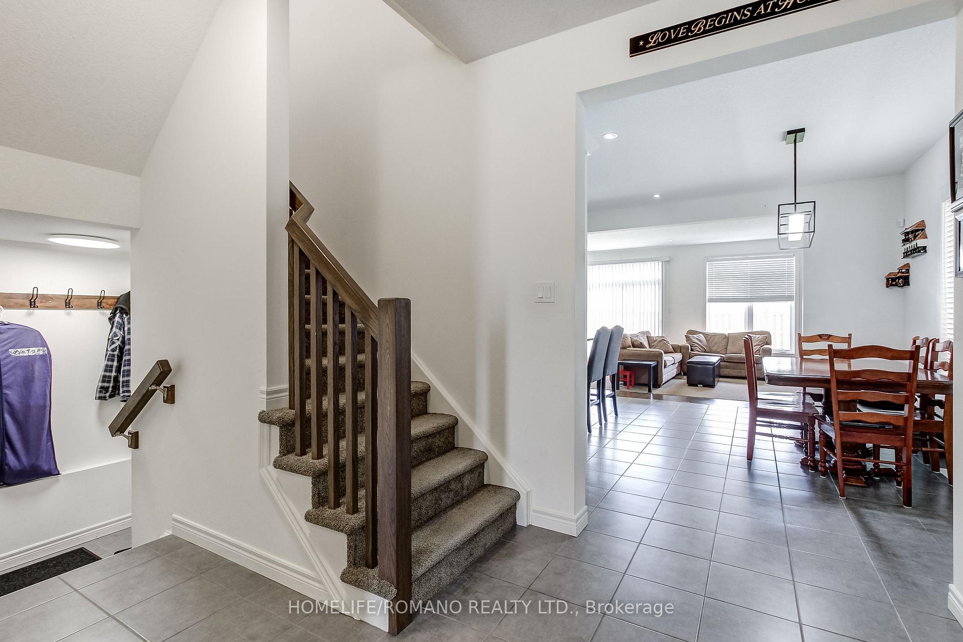 Photo 10 of 42 Dallan Drive, Guelph, Pineridge/Westminster Woods — HOMEH