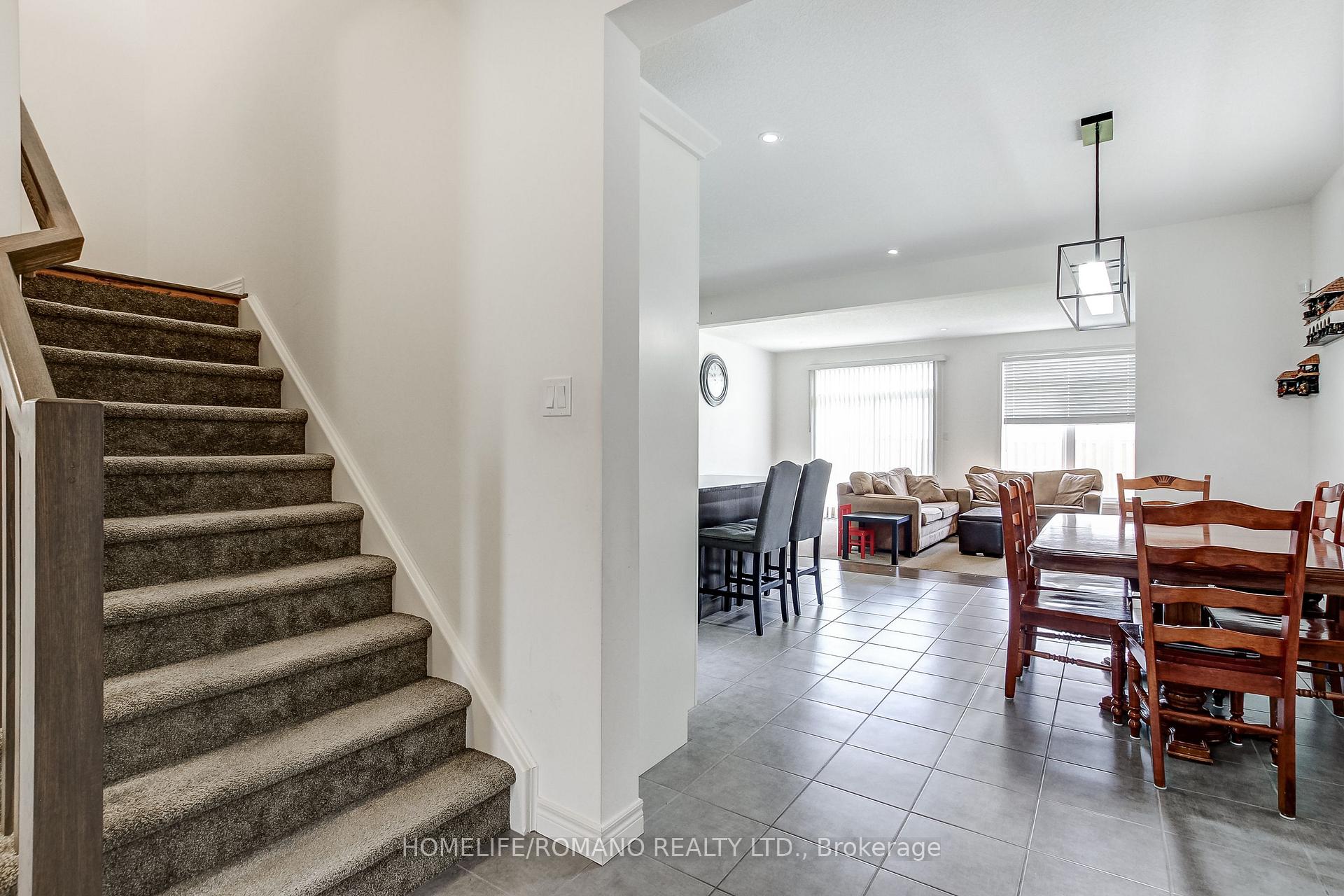 Photo 12 of 42 Dallan Drive, Guelph, Pineridge/Westminster Woods — HOMEH