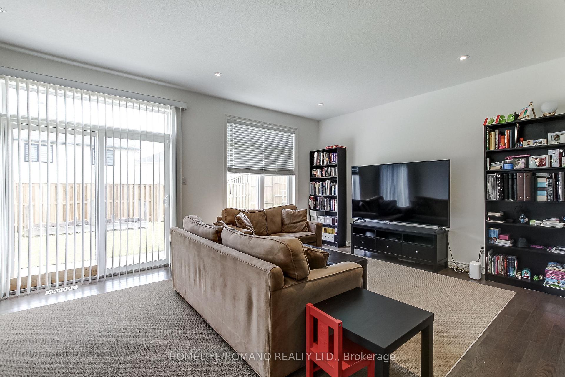 Photo 24 of 42 Dallan Drive, Guelph, Pineridge/Westminster Woods — HOMEH