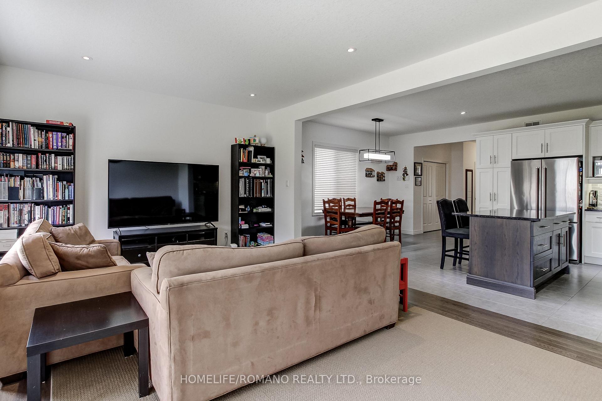 Photo 25 of 42 Dallan Drive, Guelph, Pineridge/Westminster Woods — HOMEH