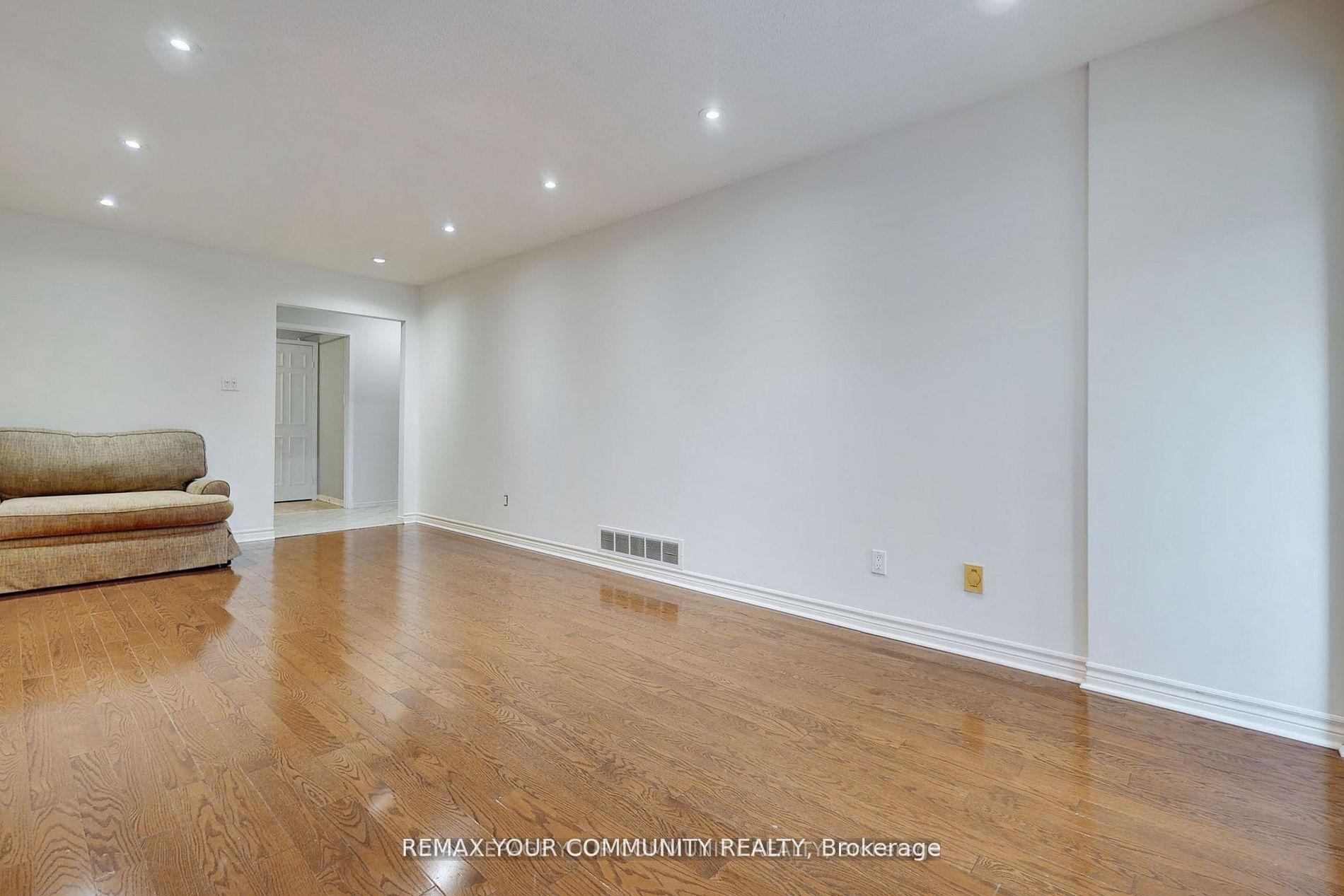 Photo 11 of 52 Mccallum Drive, Richmond Hill, North Richvale — HOMEH