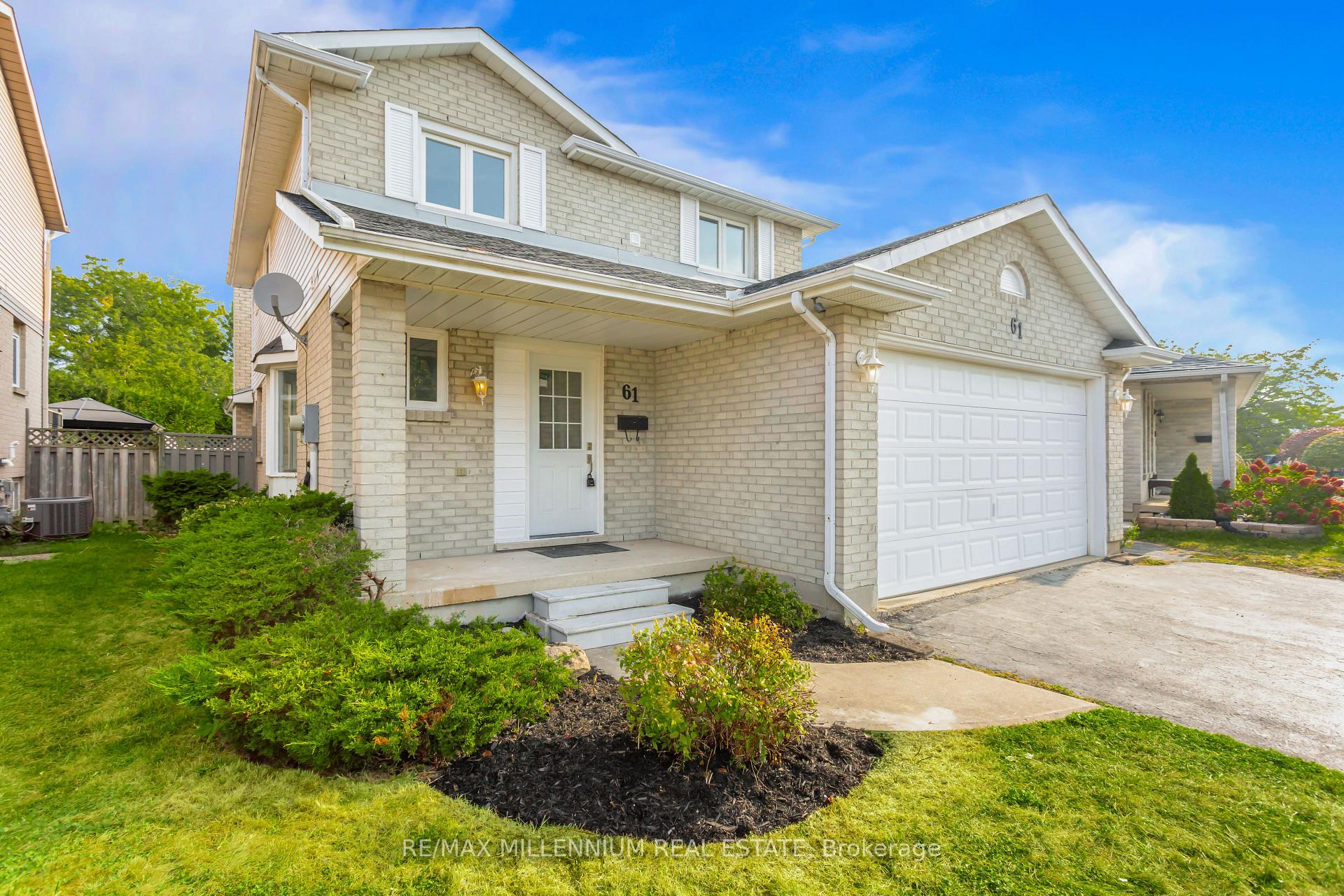 Photo 3 of Unit UPPER, 61 Mistywood Drive, Hamilton, Stoney Creek Mountain — HOMEH