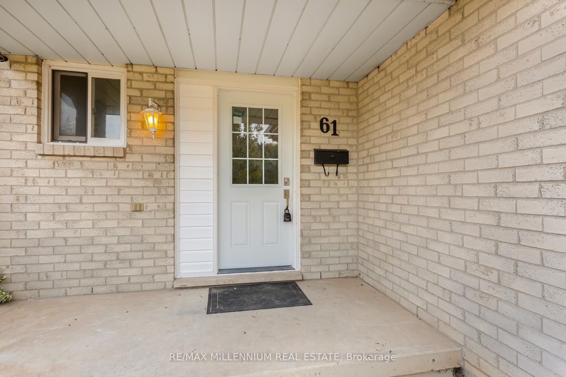 Photo 4 of Unit UPPER, 61 Mistywood Drive, Hamilton, Stoney Creek Mountain — HOMEH