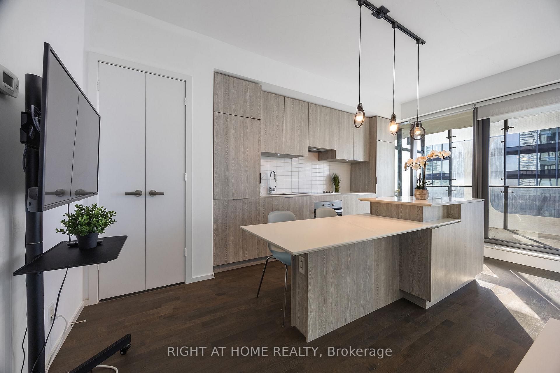 Photo 4 of Unit 3403, 5 St Joseph Street, Toronto, Bay Street Corridor — HOMEH
