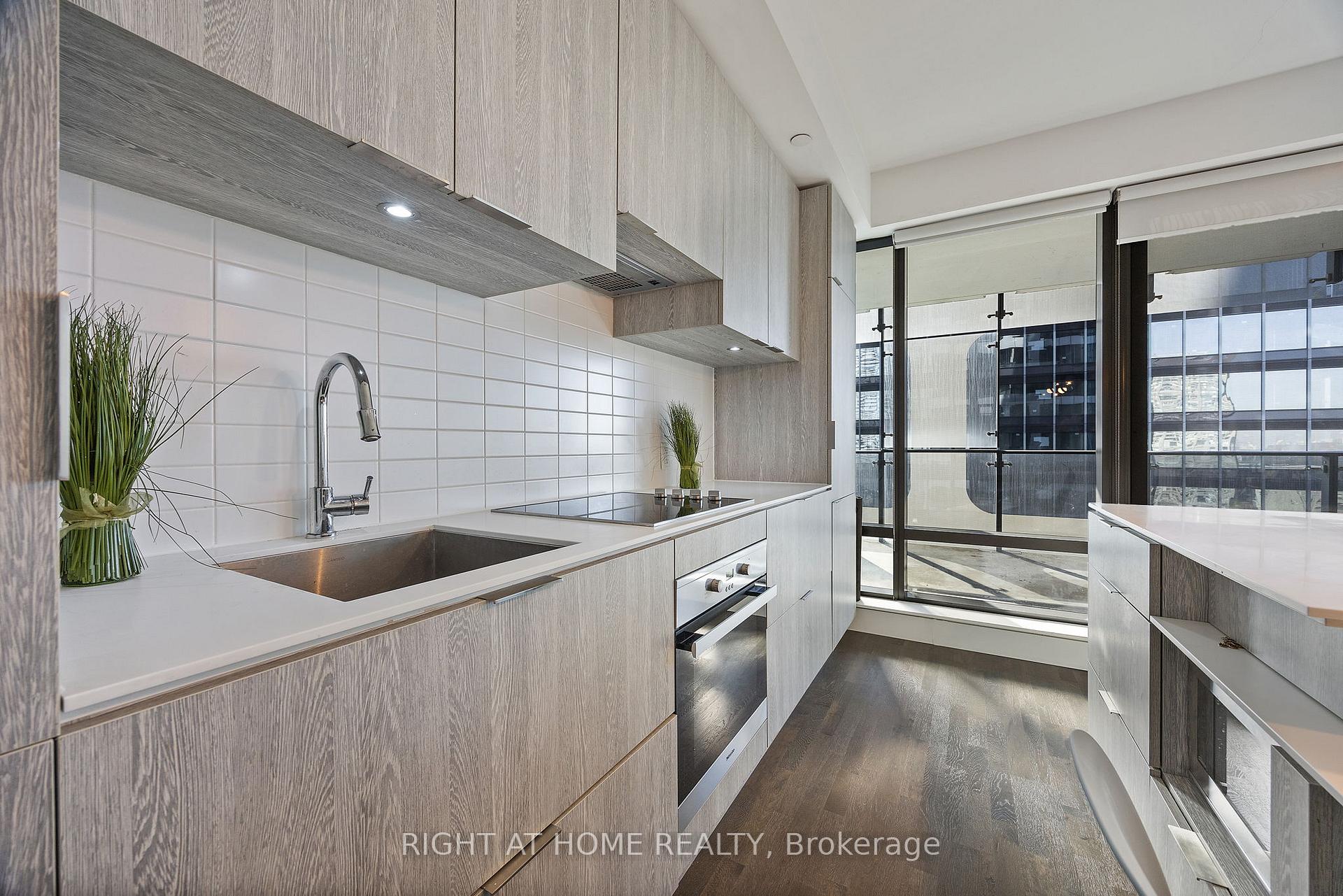 Photo 6 of Unit 3403, 5 St Joseph Street, Toronto, Bay Street Corridor — HOMEH