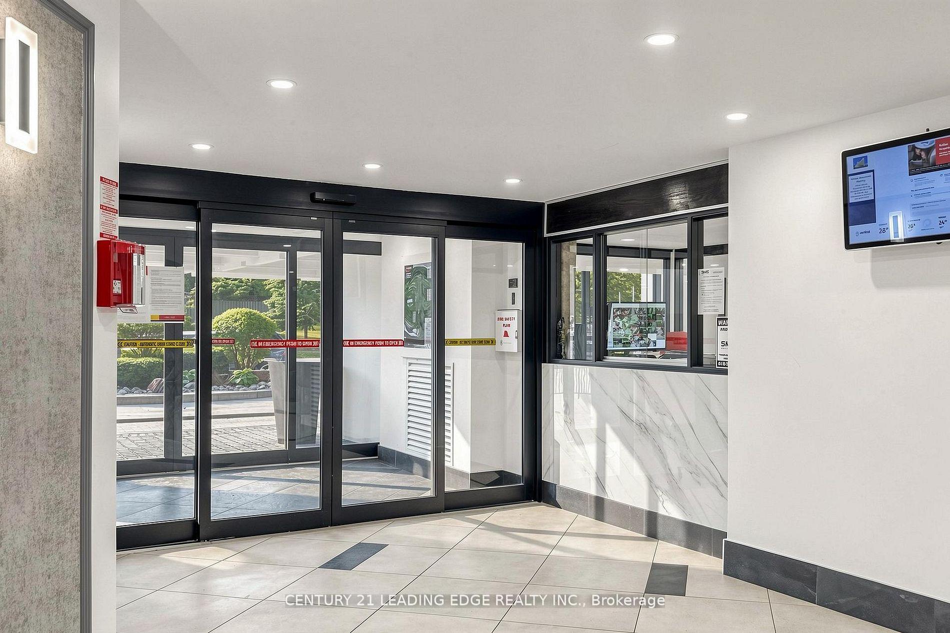 Photo 2 of Unit 304, 5 Vicora Linkway, Toronto, Flemingdon Park — HOMEH