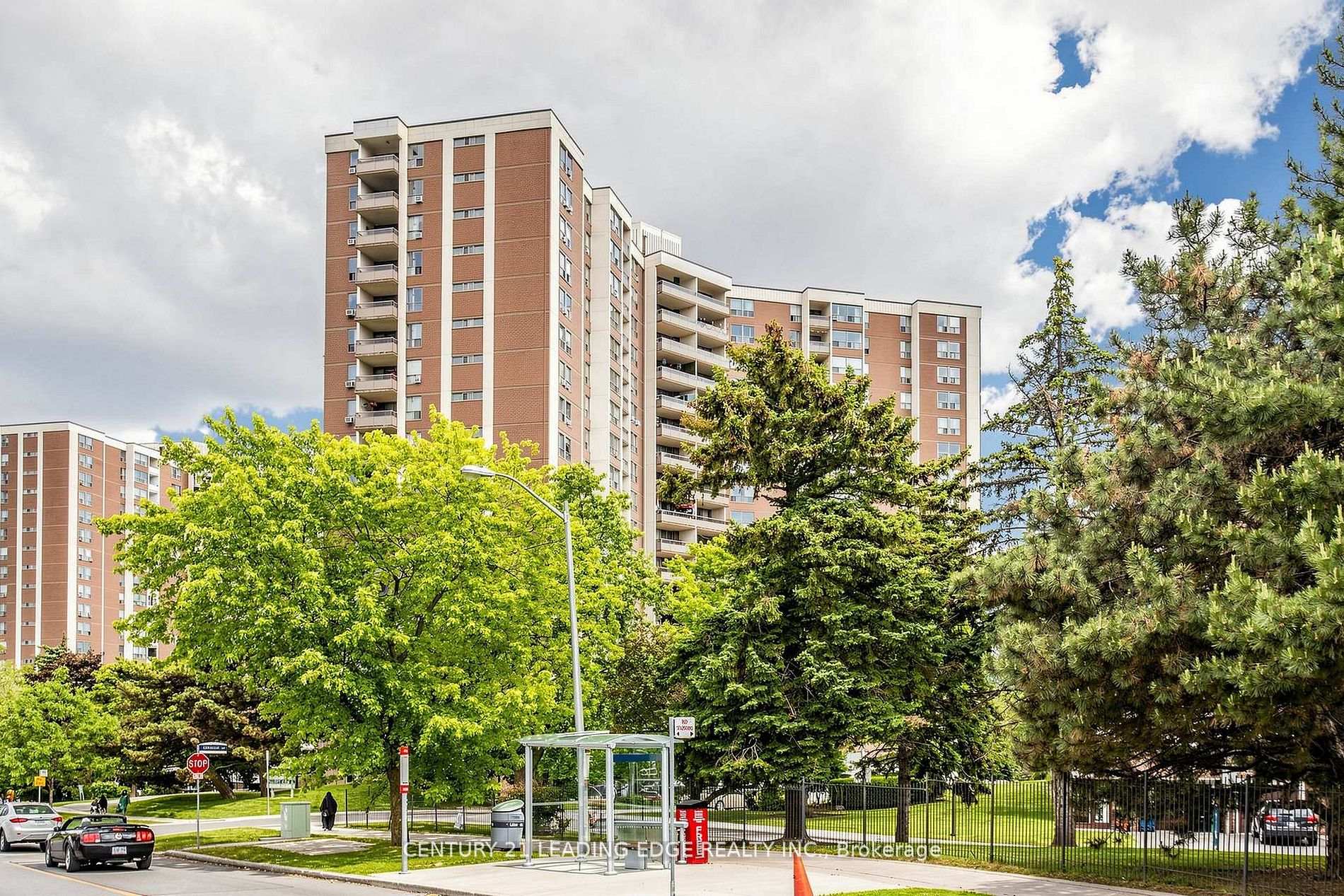 Photo 3 of Unit 304, 5 Vicora Linkway, Toronto, Flemingdon Park — HOMEH