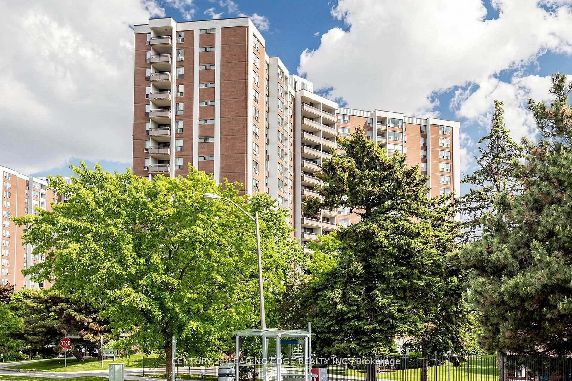 Photo 4 of Unit 304, 5 Vicora Linkway, Toronto, Flemingdon Park — HOMEH