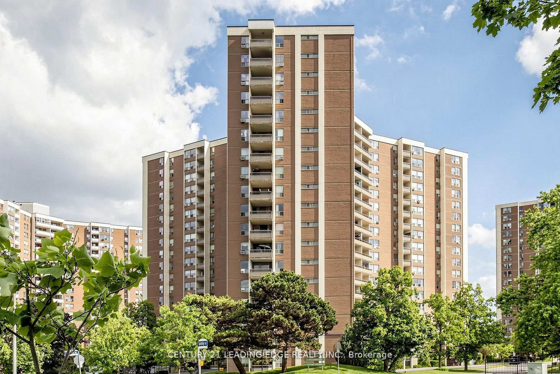 Photo 6 of Unit 304, 5 Vicora Linkway, Toronto, Flemingdon Park — HOMEH