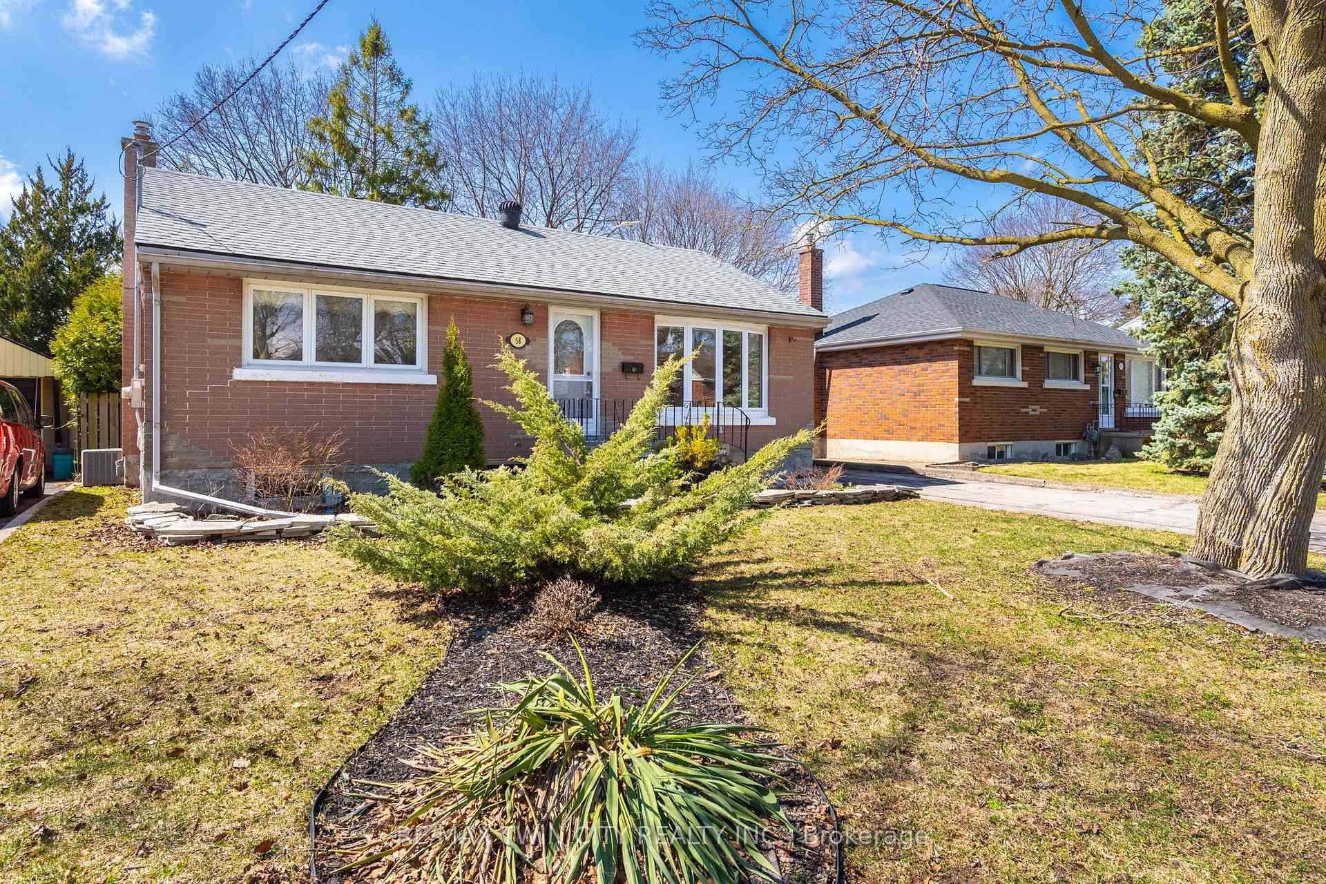 Photo 3 of 58 Lowrey Avenue S, Cambridge, Alison — HOMEH