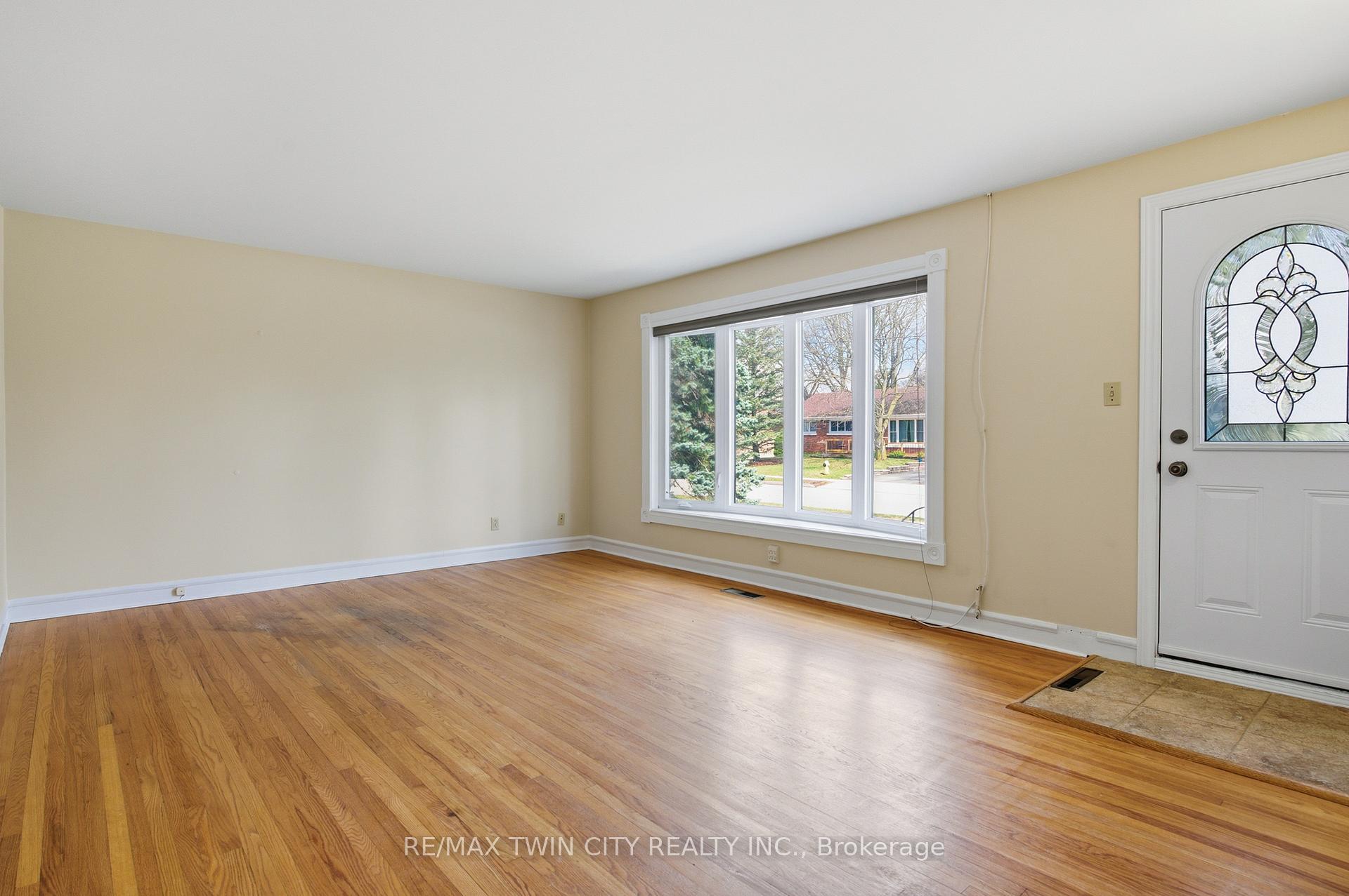 Photo 5 of 58 Lowrey Avenue S, Cambridge, Alison — HOMEH