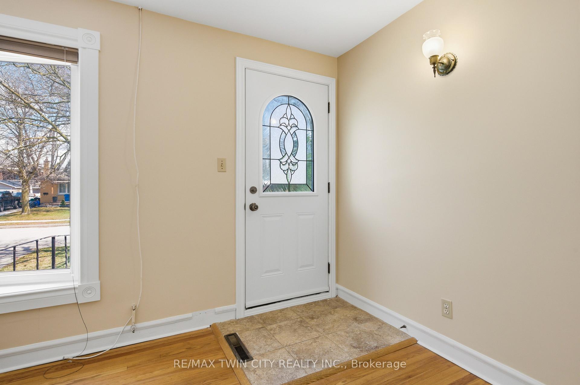 Photo 6 of 58 Lowrey Avenue S, Cambridge, Alison — HOMEH