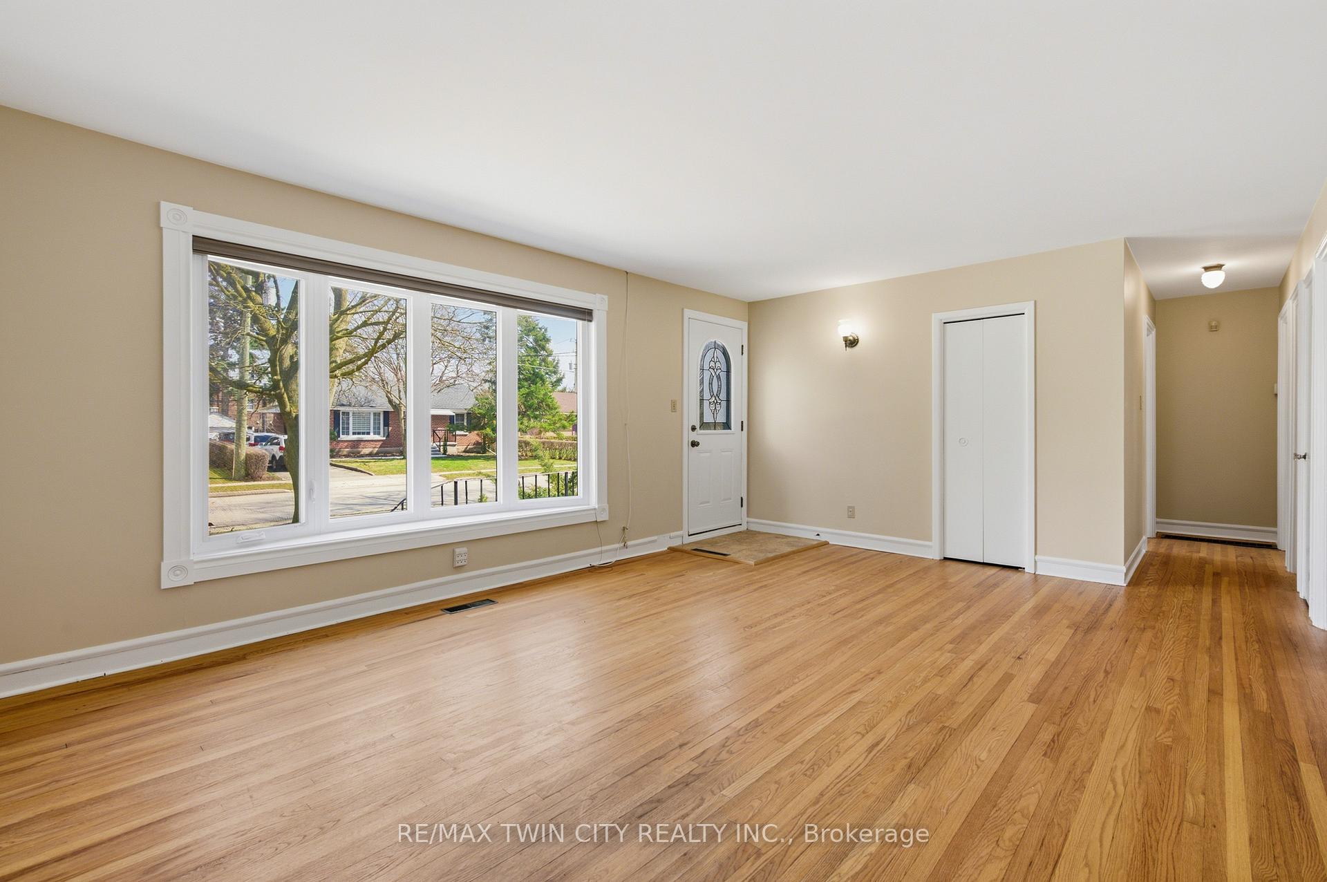 Photo 10 of 58 Lowrey Avenue S, Cambridge, Alison — HOMEH