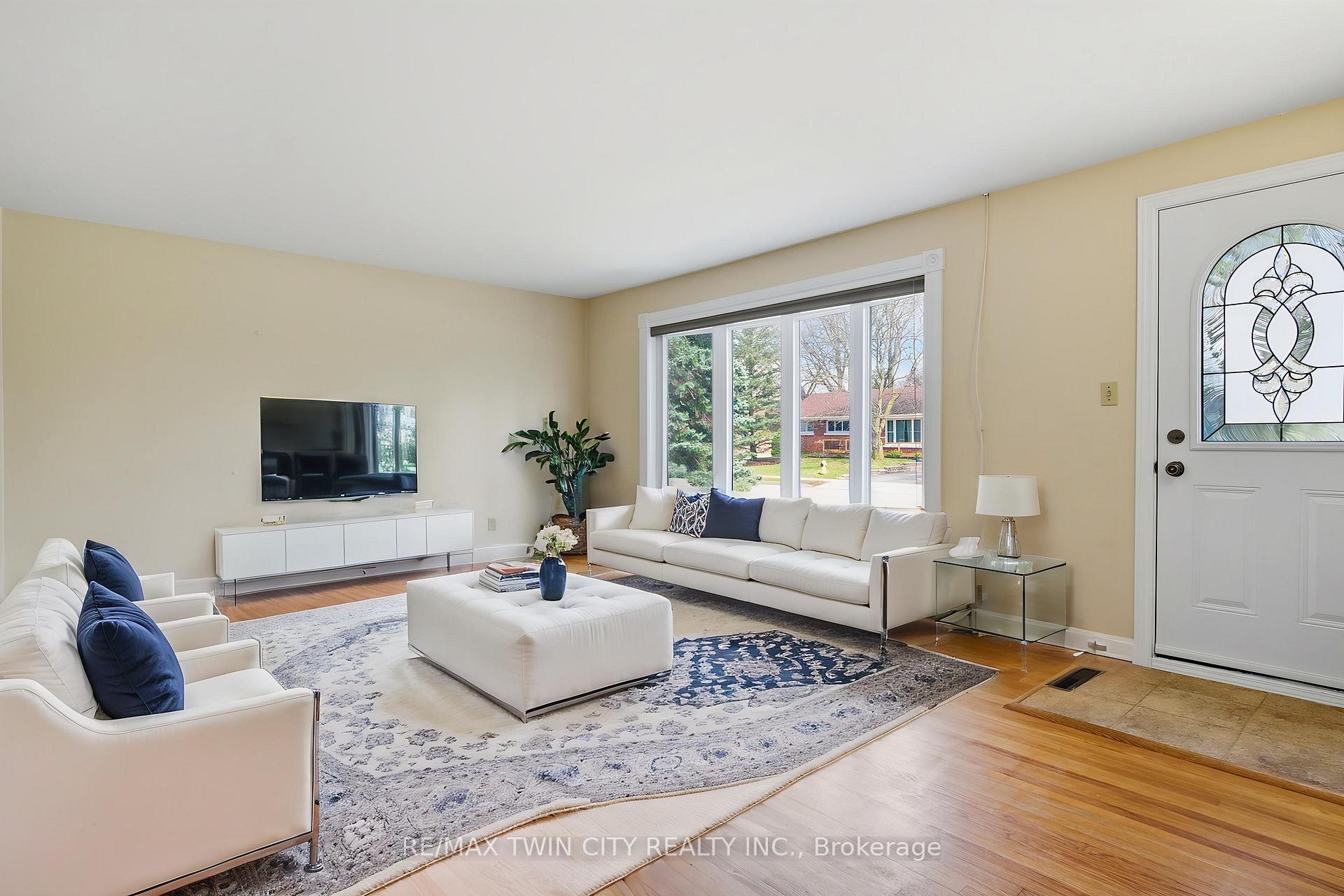 Photo 11 of 58 Lowrey Avenue S, Cambridge, Alison — HOMEH