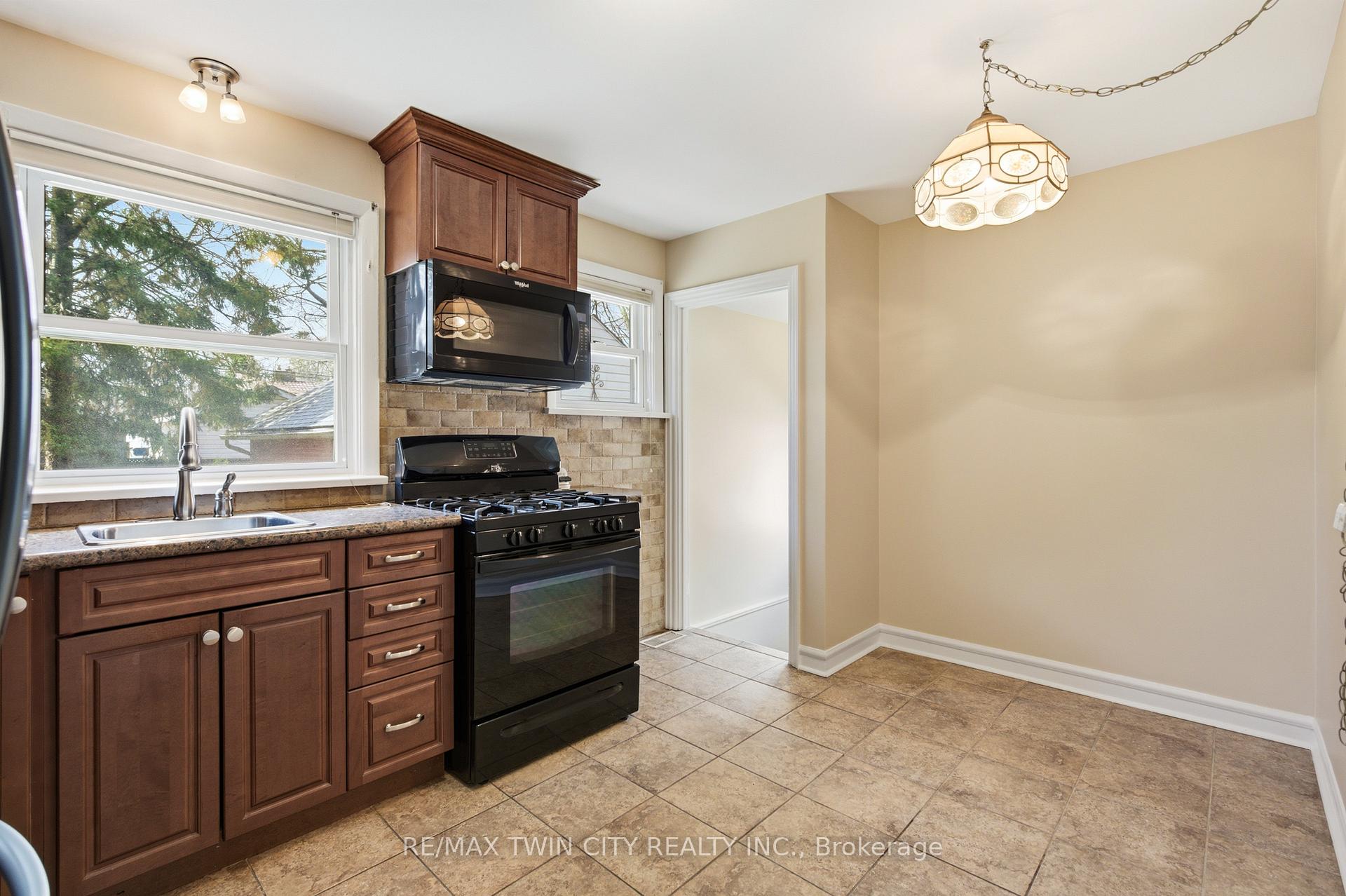 Photo 12 of 58 Lowrey Avenue S, Cambridge, Alison — HOMEH