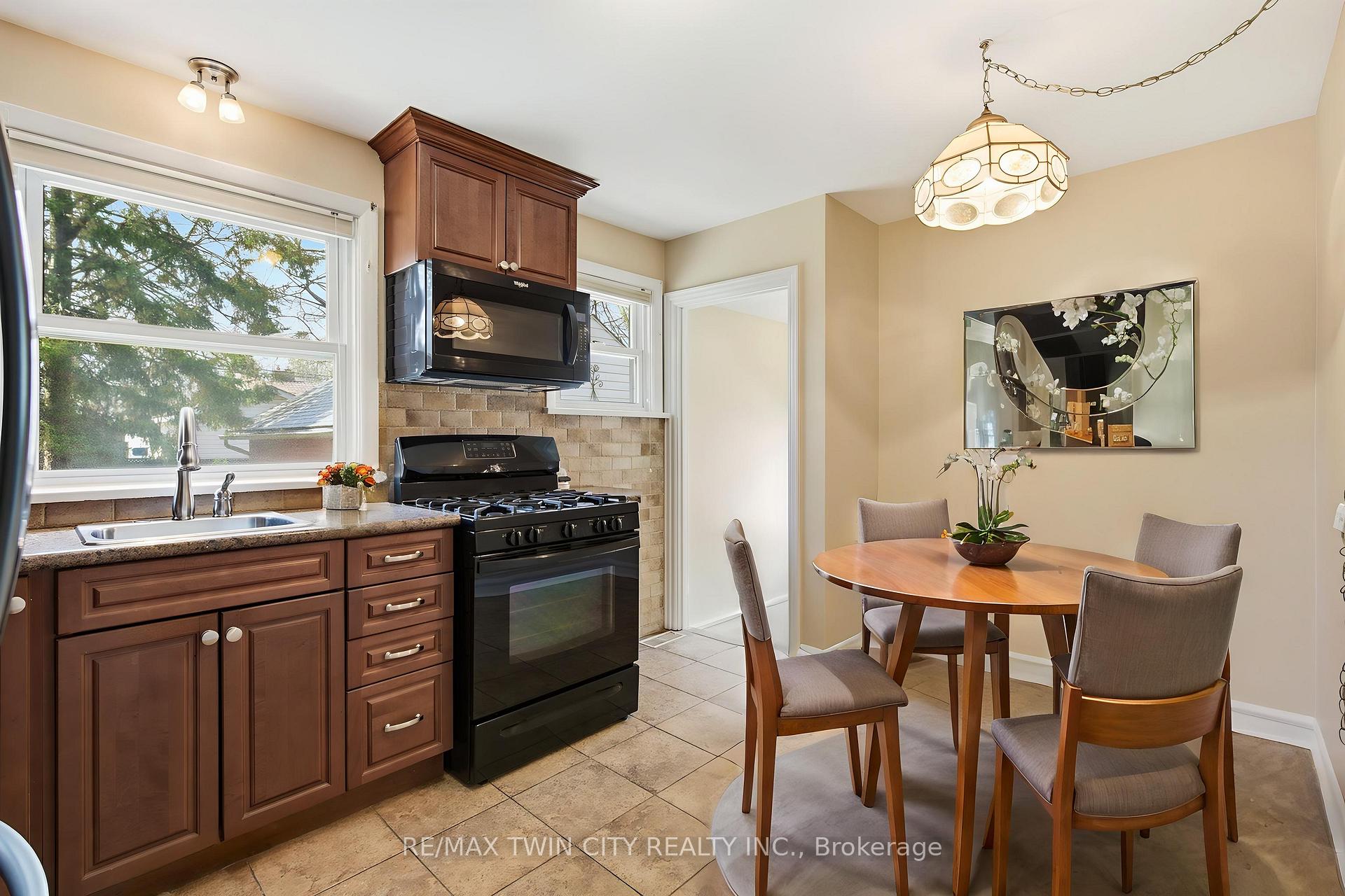 Photo 13 of 58 Lowrey Avenue S, Cambridge, Alison — HOMEH