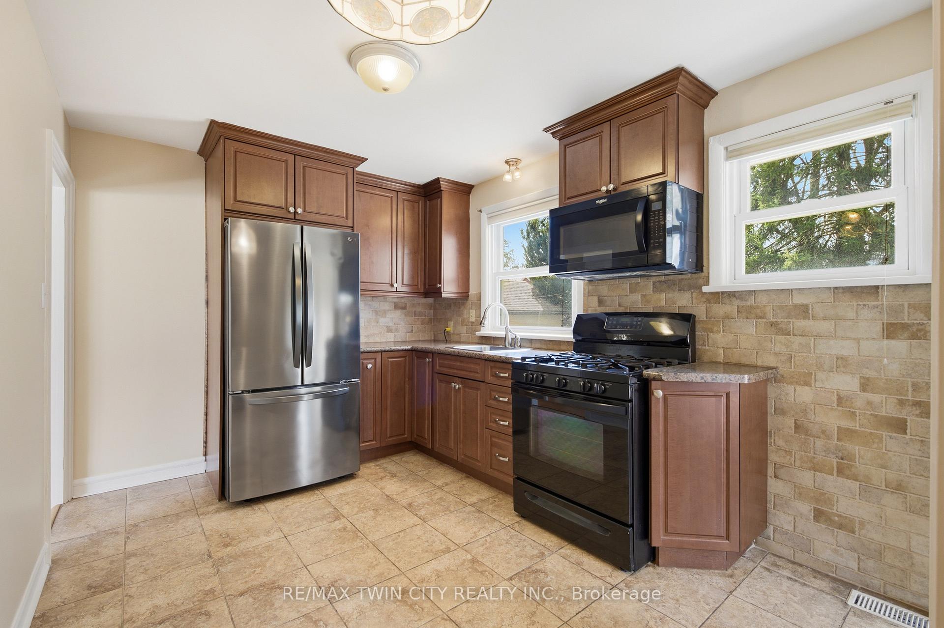 Photo 14 of 58 Lowrey Avenue S, Cambridge, Alison — HOMEH