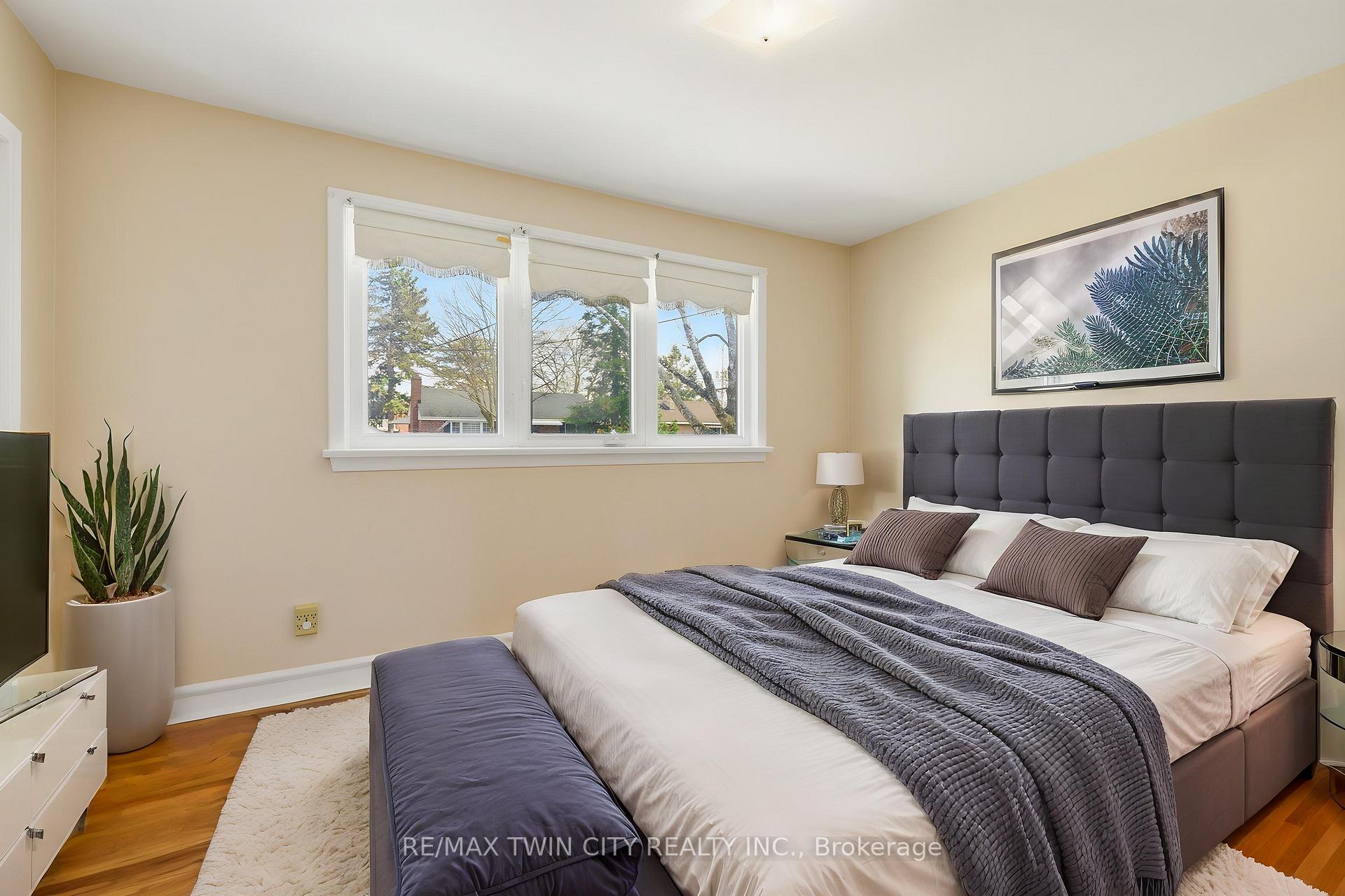 Photo 15 of 58 Lowrey Avenue S, Cambridge, Alison — HOMEH