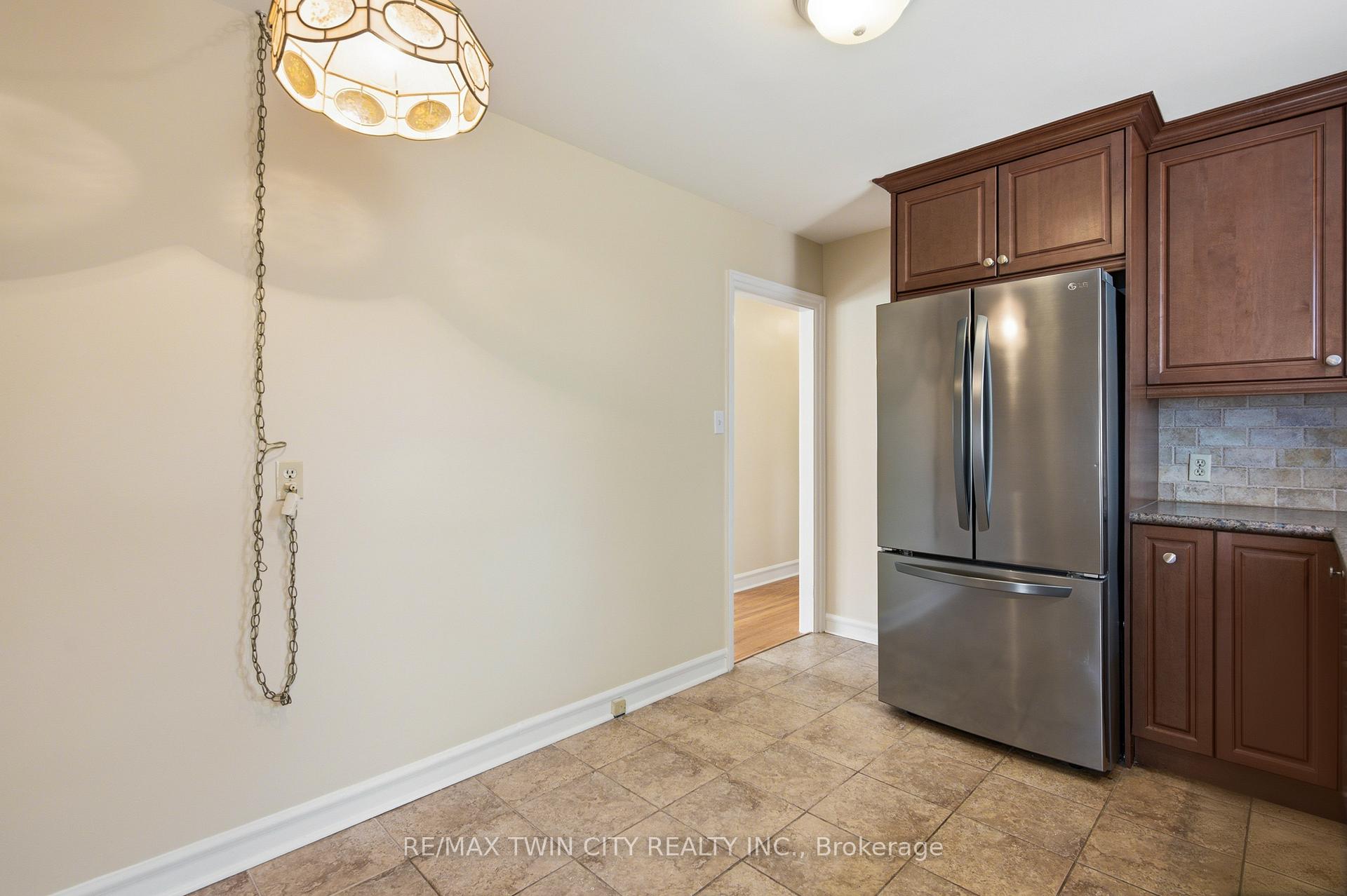 Photo 16 of 58 Lowrey Avenue S, Cambridge, Alison — HOMEH