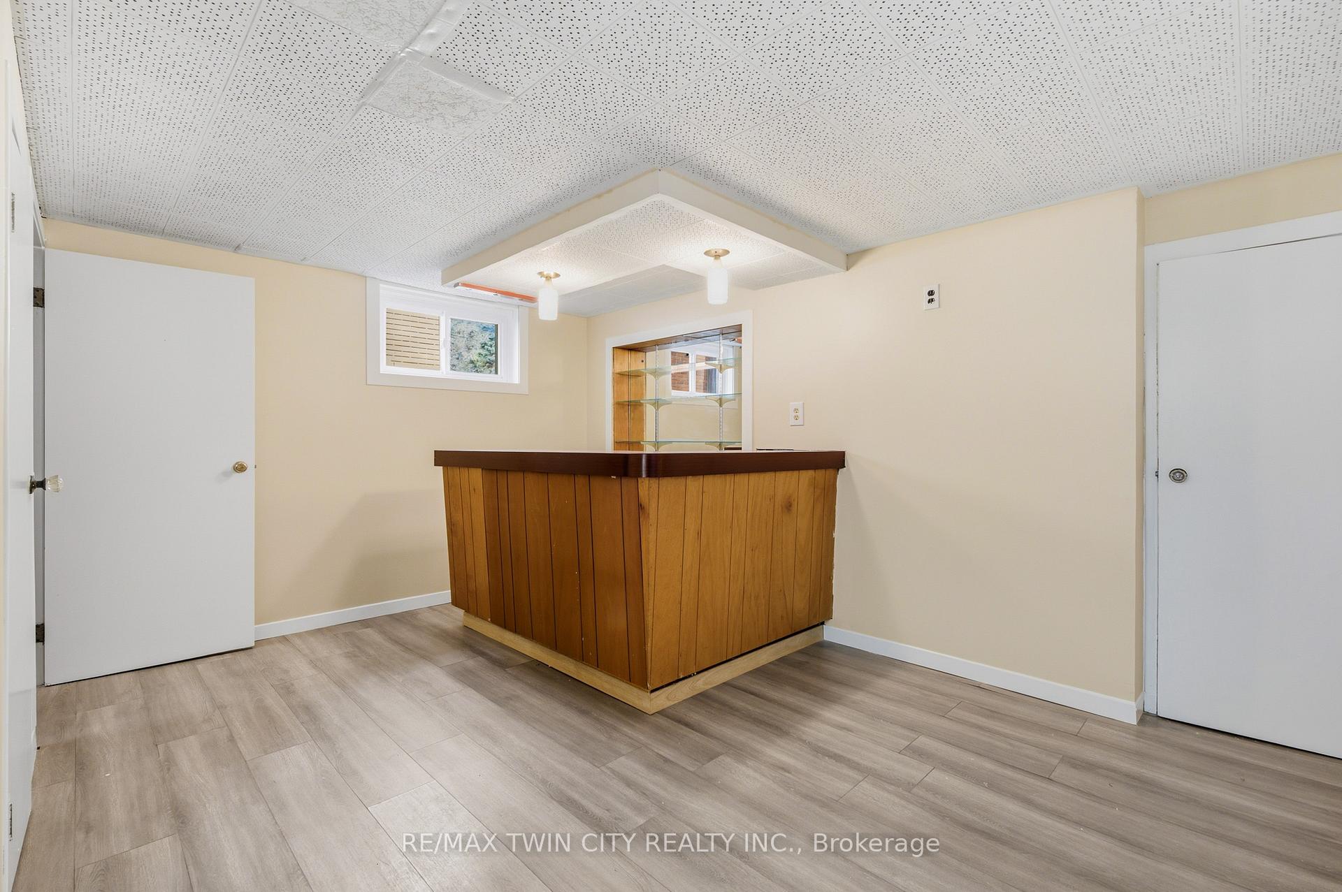 Photo 25 of 58 Lowrey Avenue S, Cambridge, Alison — HOMEH