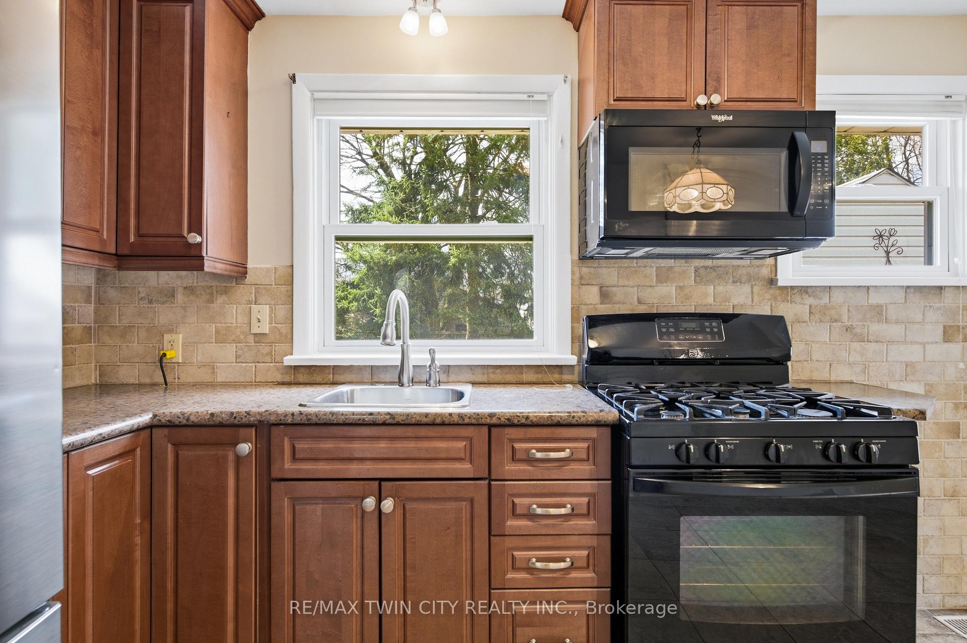 Photo 26 of 58 Lowrey Avenue S, Cambridge, Alison — HOMEH